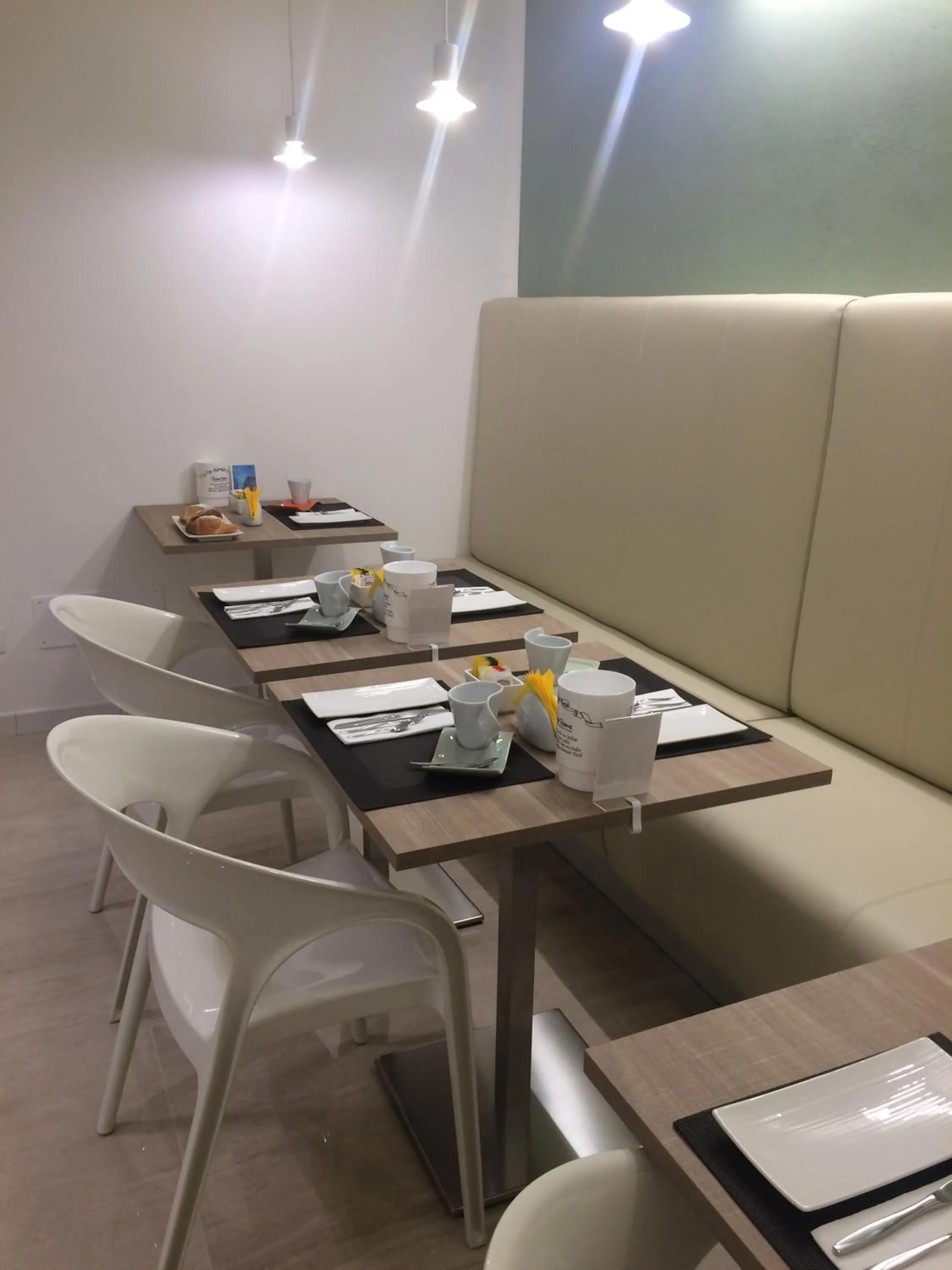 Area and facilities in Ferrara Rooms