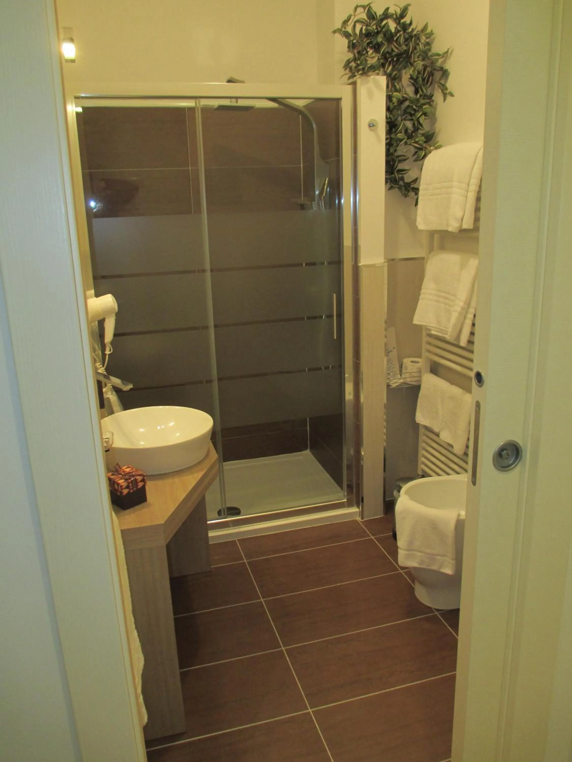 Bathroom in Ferrara Rooms