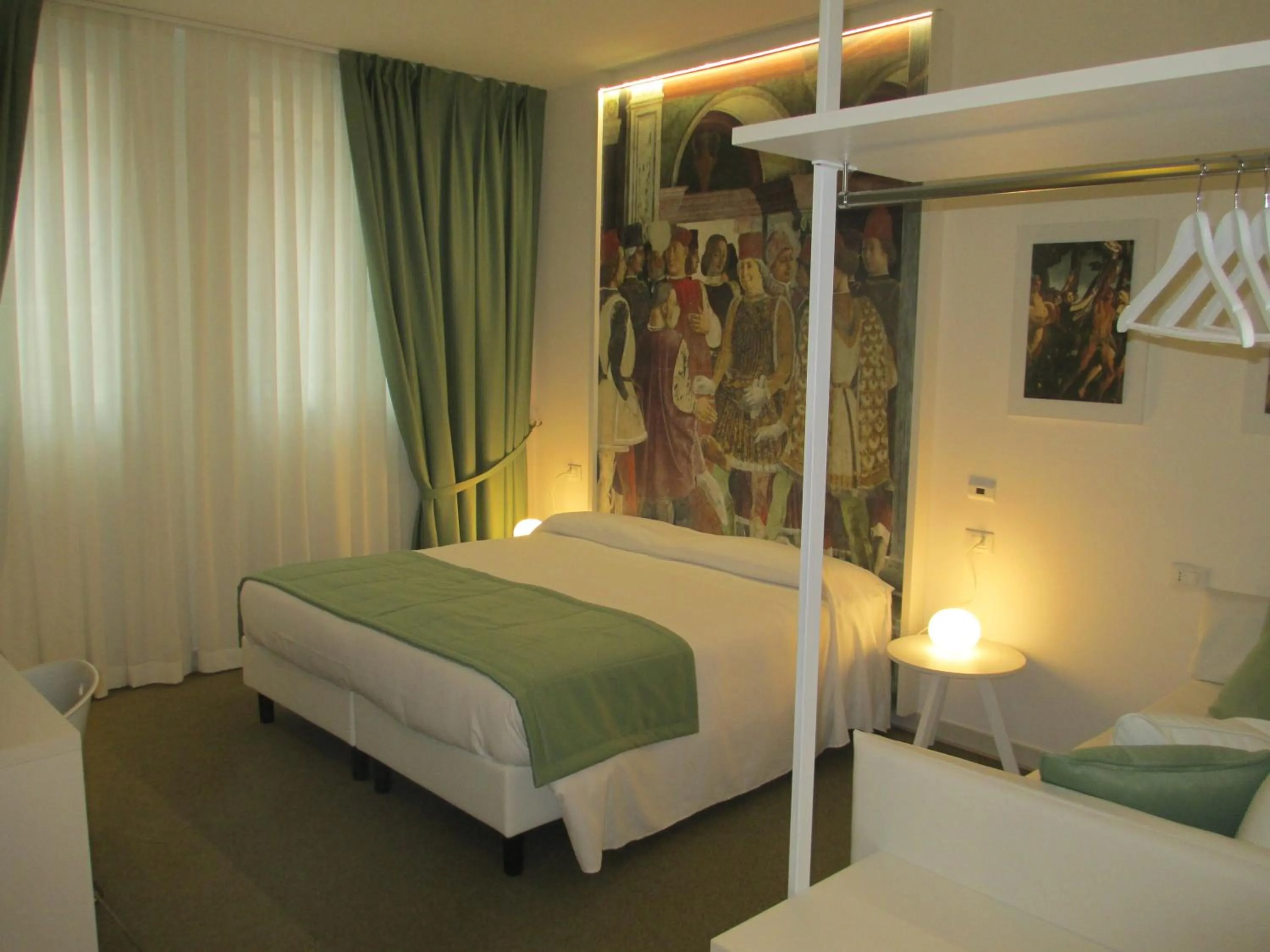 Photo of the whole room, Bed in Ferrara Rooms