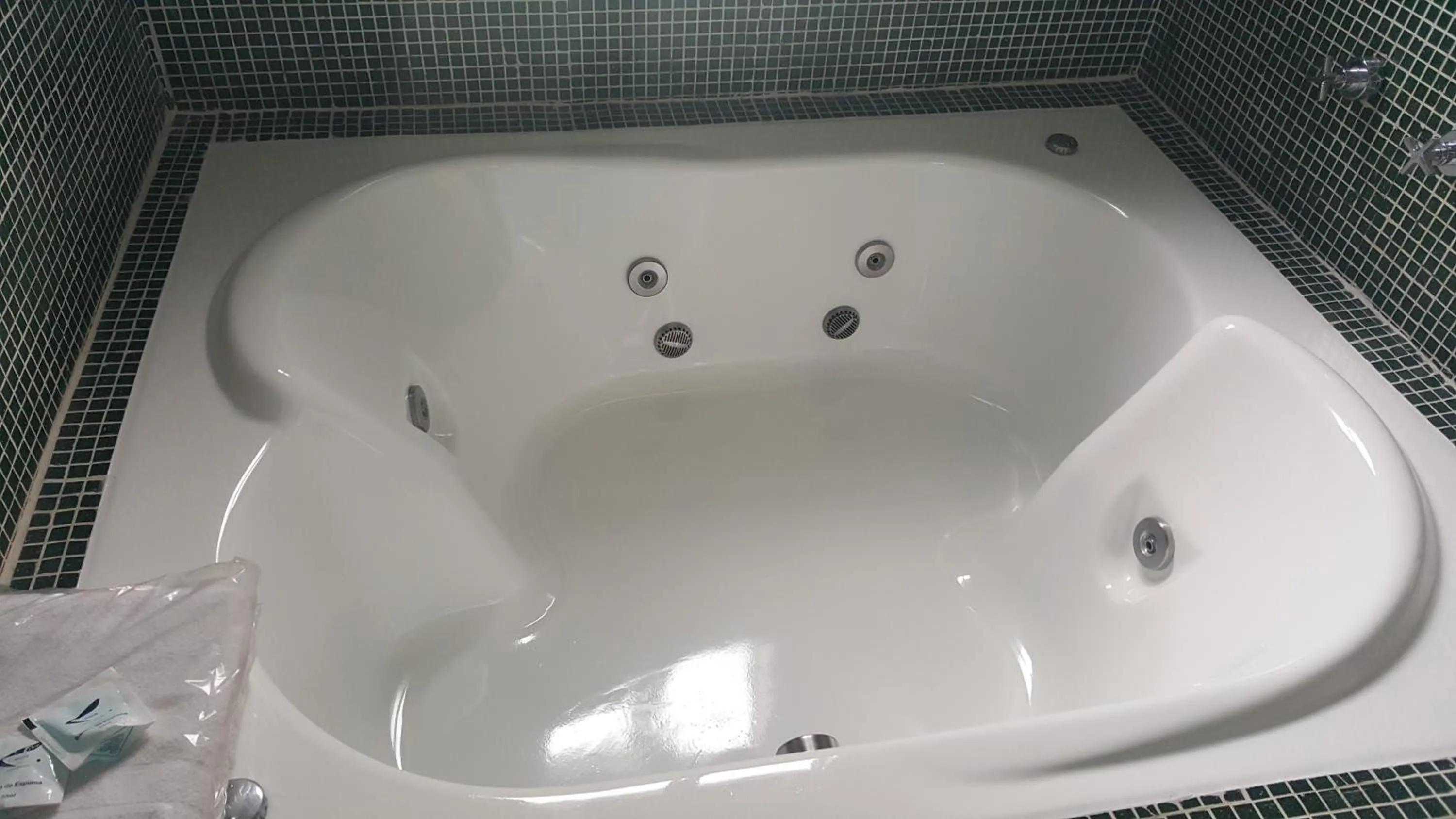 Hot Tub in Hotel Biz Urban- EXPO CENTER NORTE