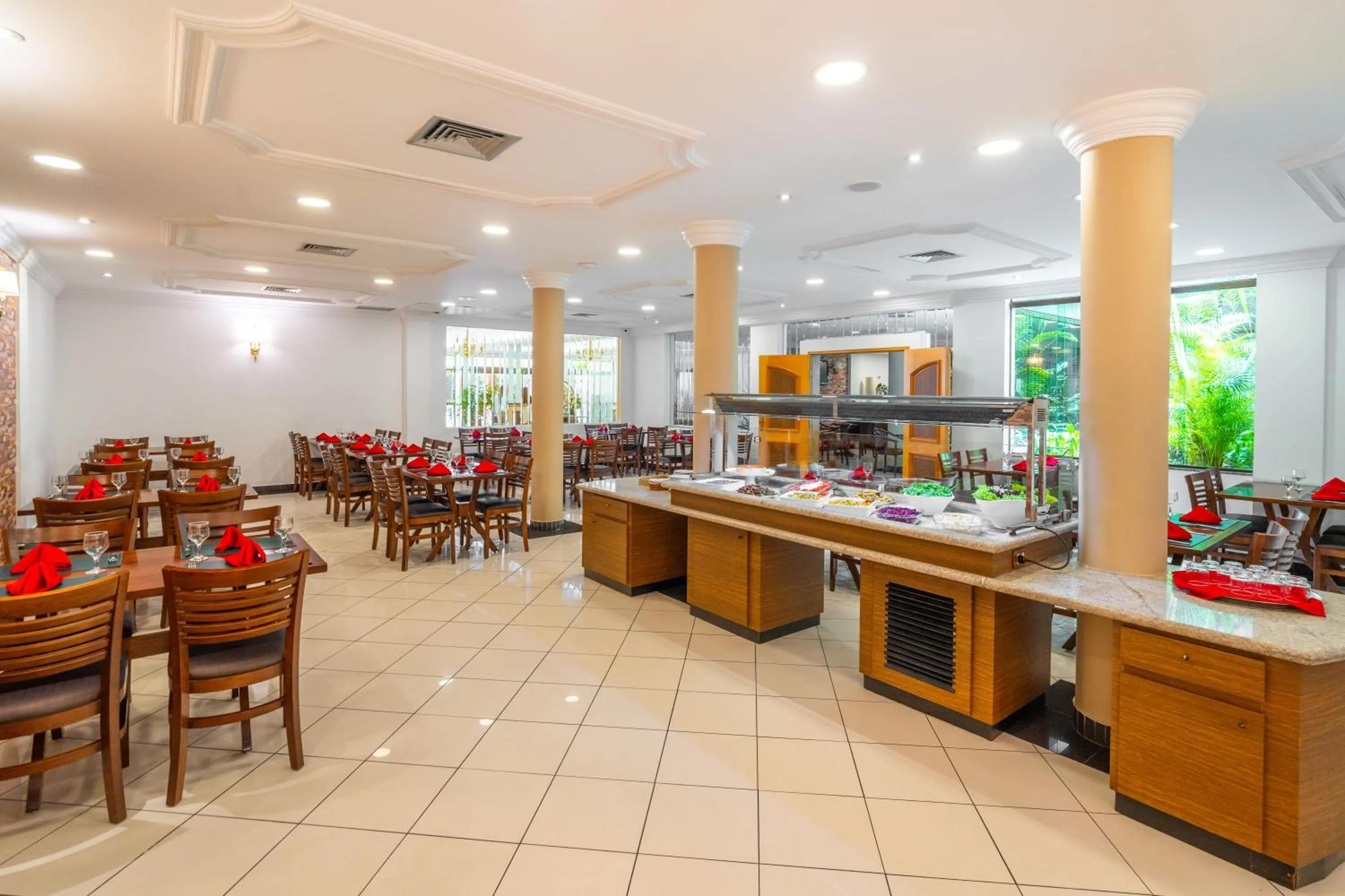 Restaurant/places to eat in Hotel Plaza Mayor