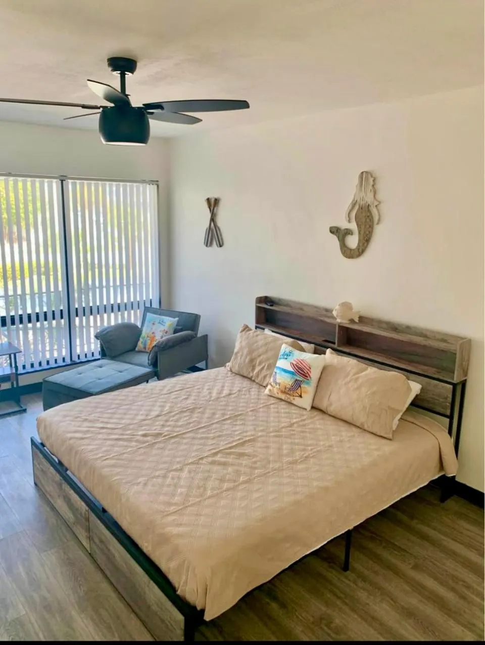 Photo of the whole room, Bed in OCEANS 735 of DEERFIELD BEACH