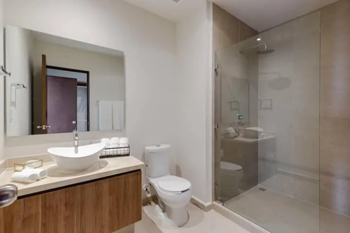 Shower in San Francisco by Andiani Travel