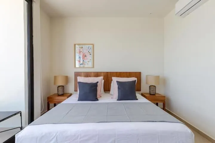 Bed in San Francisco by Andiani Travel