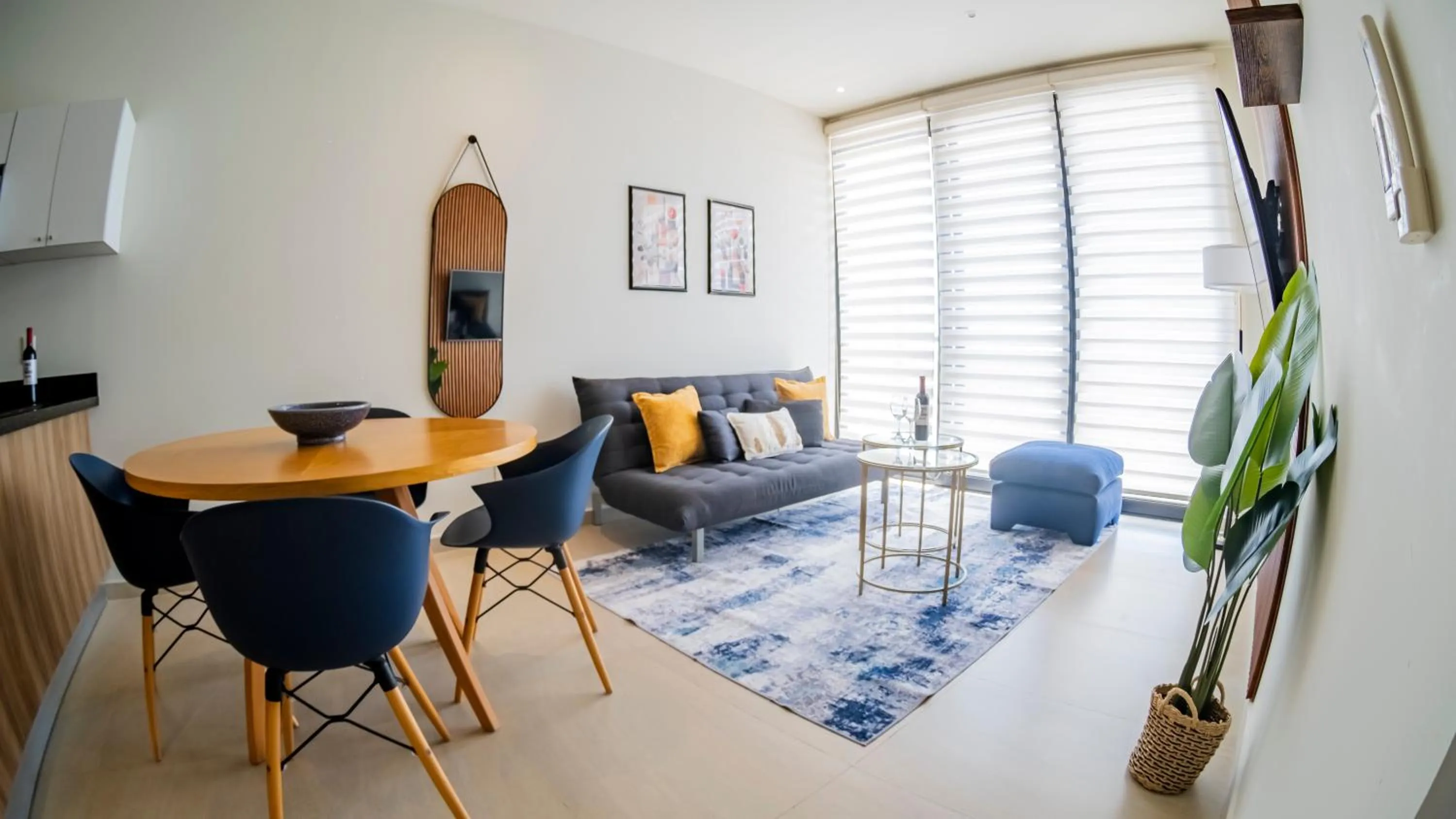 Living room in San Francisco by Andiani Travel