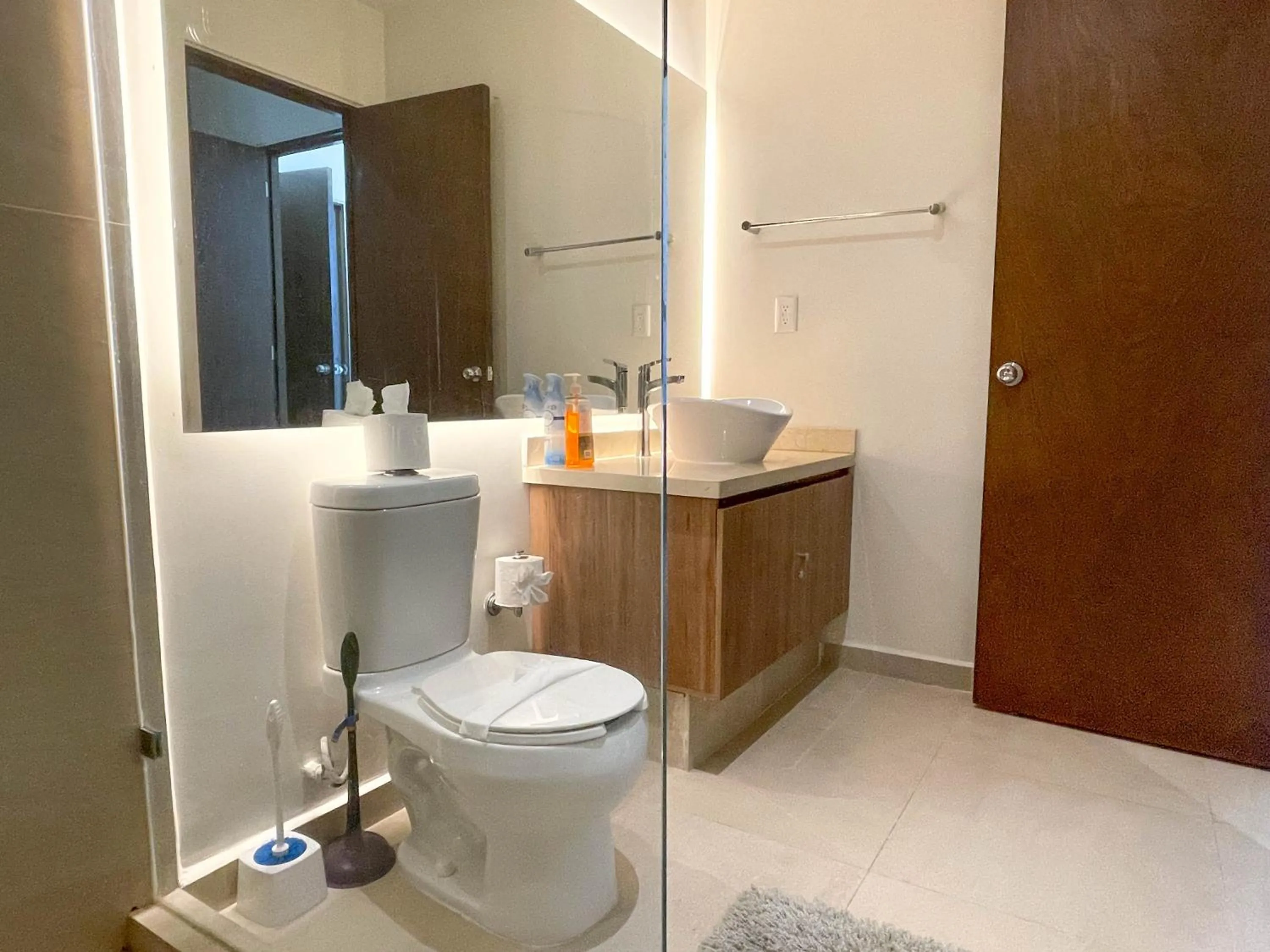 Toilet in San Francisco by Andiani Travel