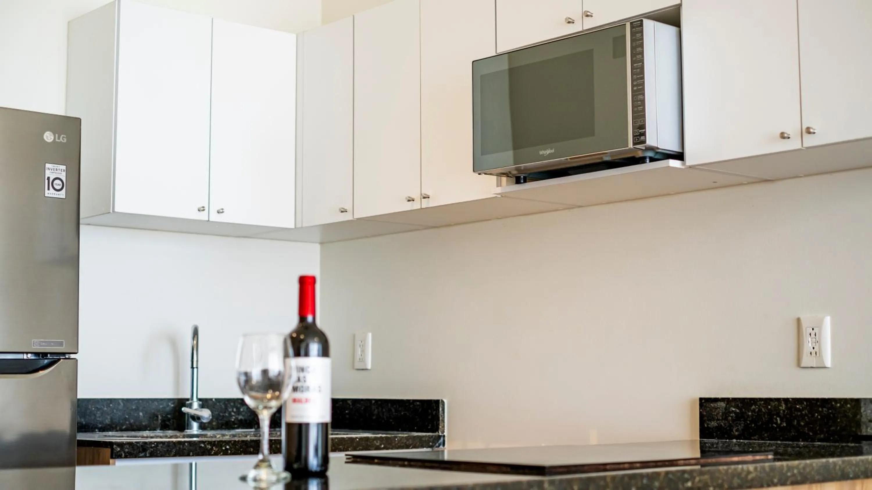 Kitchen or kitchenette in San Francisco by Andiani Travel