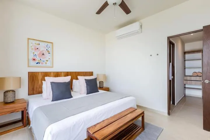 Bed in San Francisco by Andiani Travel