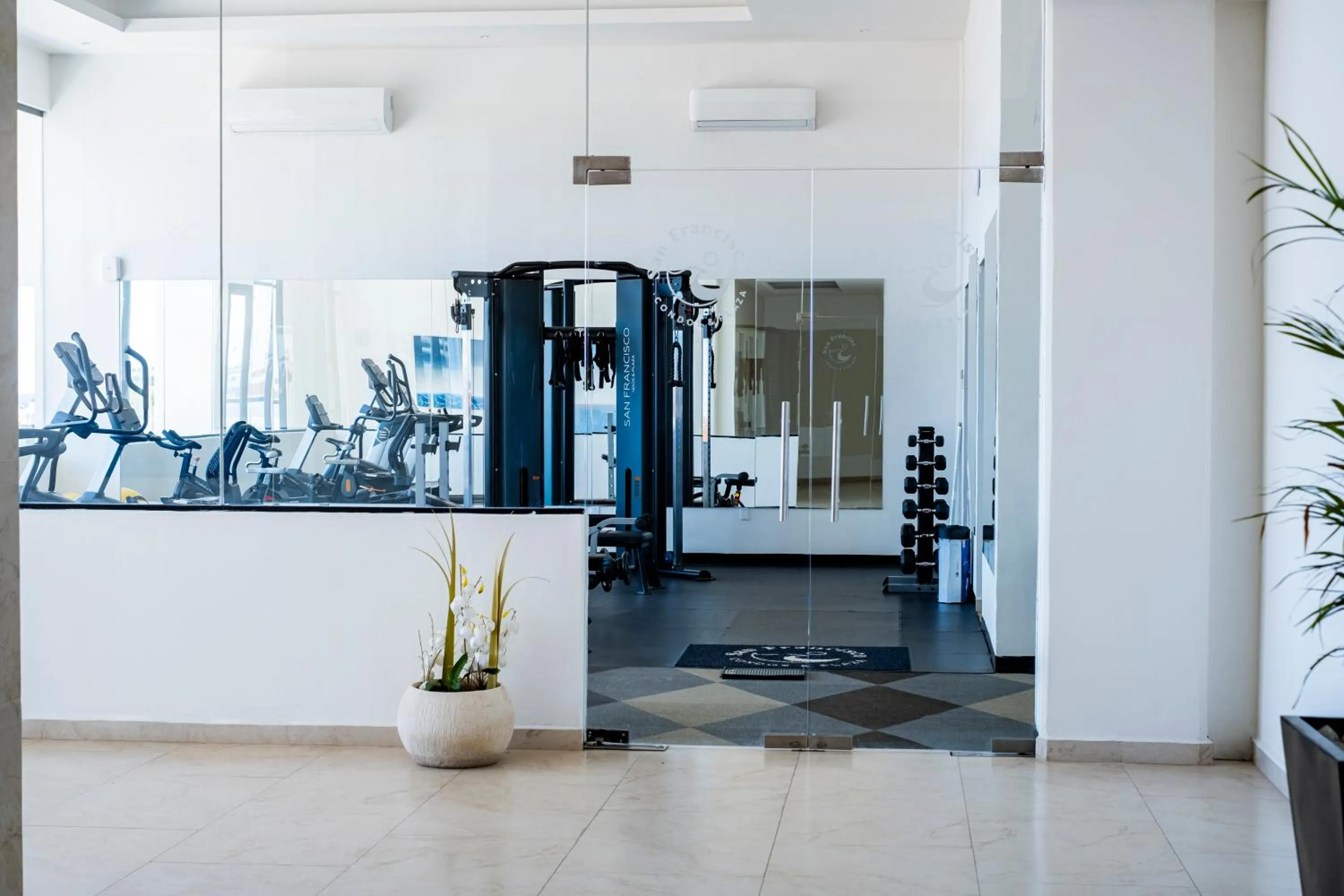 Fitness centre/facilities in San Francisco by Andiani Travel