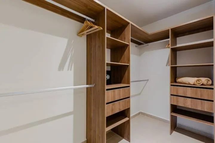 wardrobe, Bed in San Francisco by Andiani Travel