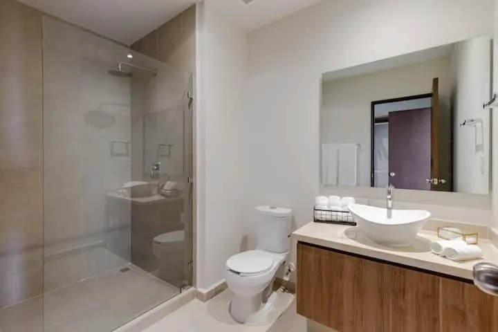 Shower in San Francisco by Andiani Travel