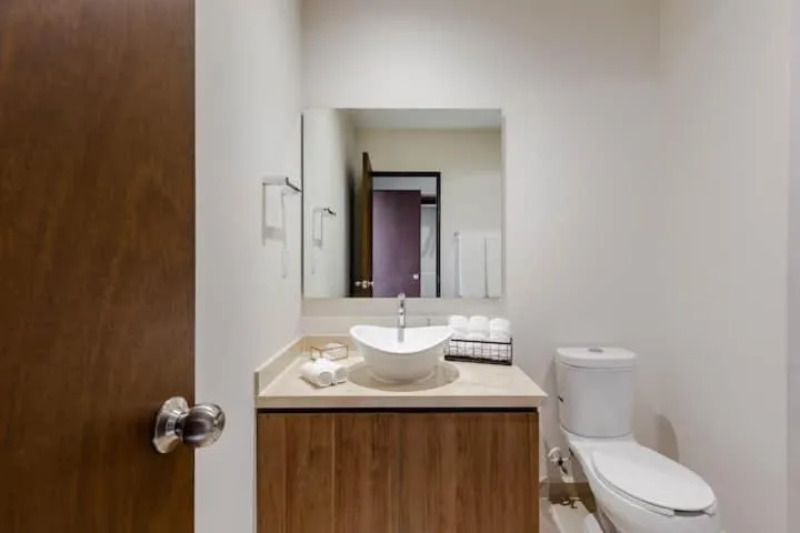 Shower in San Francisco by Andiani Travel