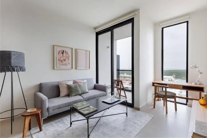 Living room in San Francisco by Andiani Travel