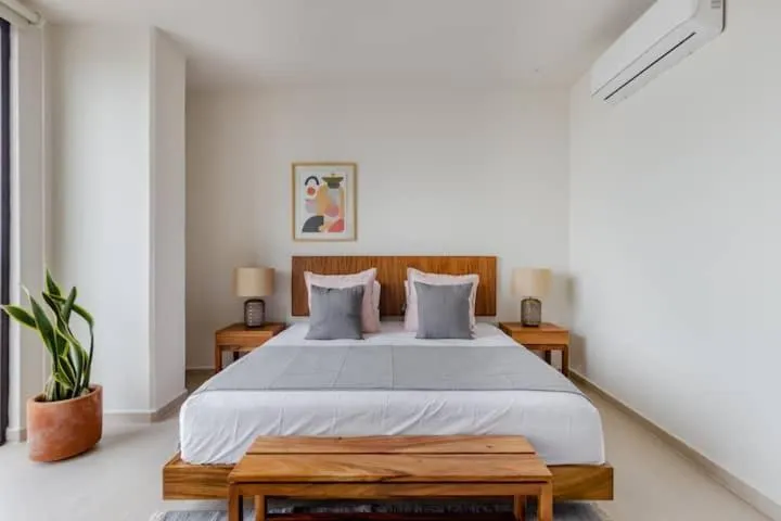 Bed in San Francisco by Andiani Travel