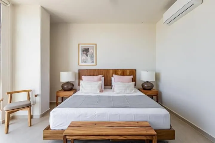 Bed in San Francisco by Andiani Travel