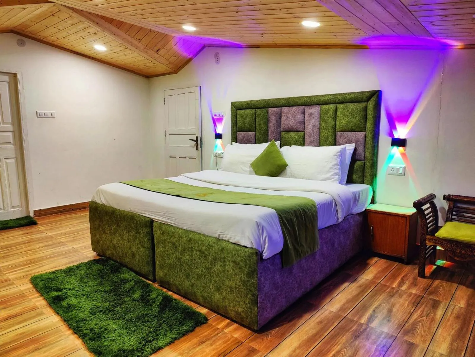 Bedroom, Bed in Jakhu Vibes