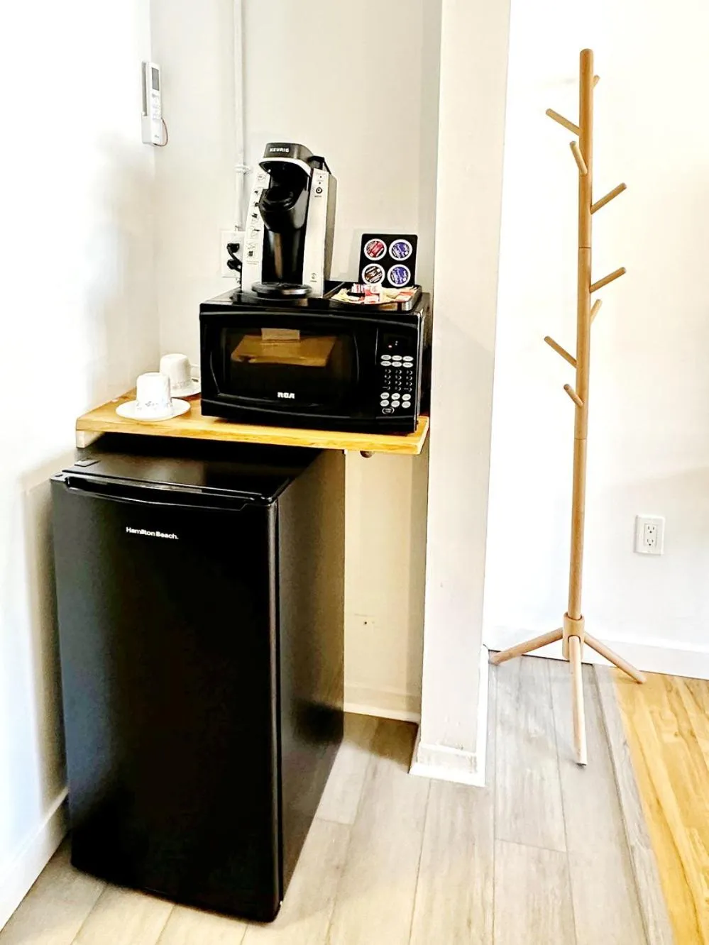 Coffee/tea facilities in Duncan Motel