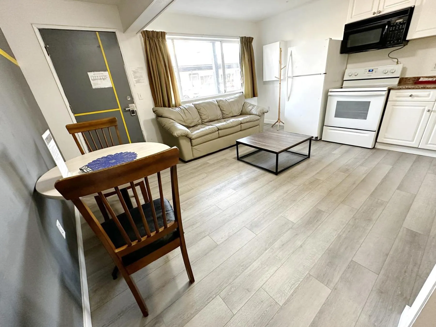 Living room in Duncan Motel