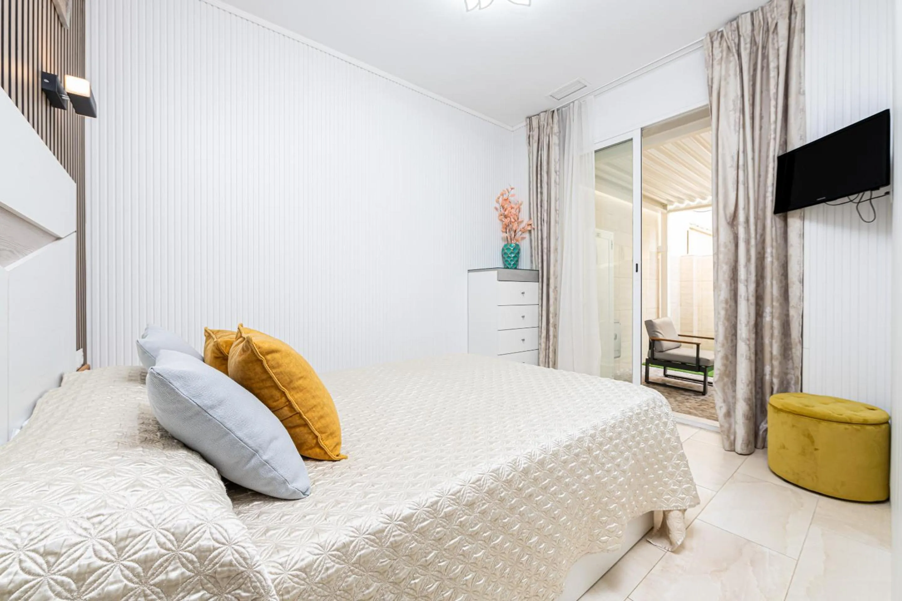 Bedroom, Bed in Luxury Home Poseidon