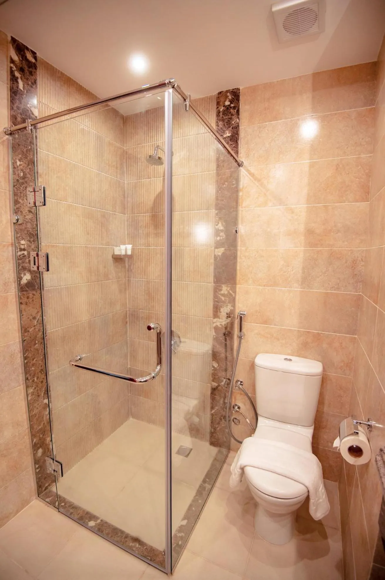 Bathroom in Lamar Azur Hotel