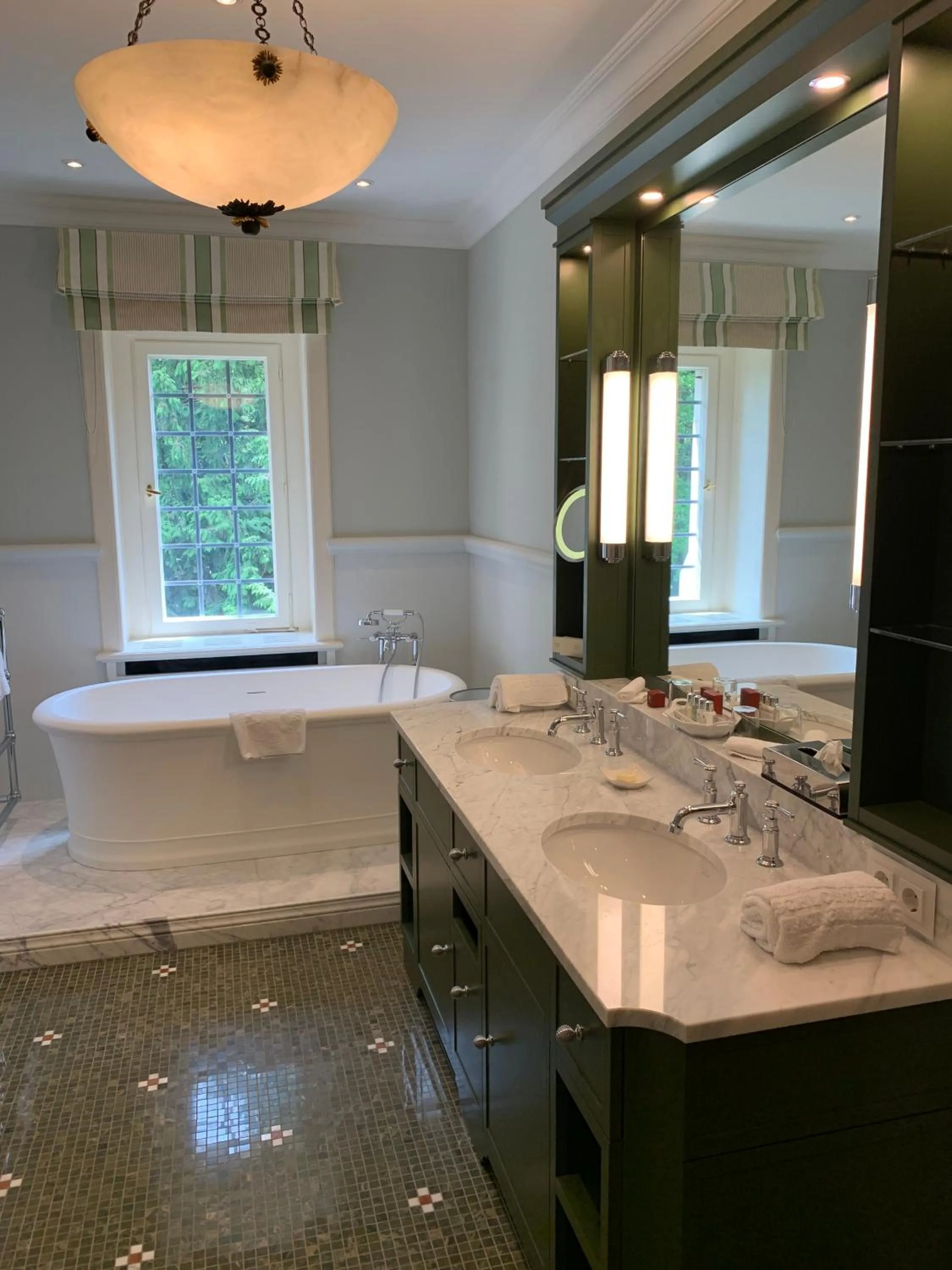 Bathroom in Schlosshotel Kronberg - Hotel Frankfurt