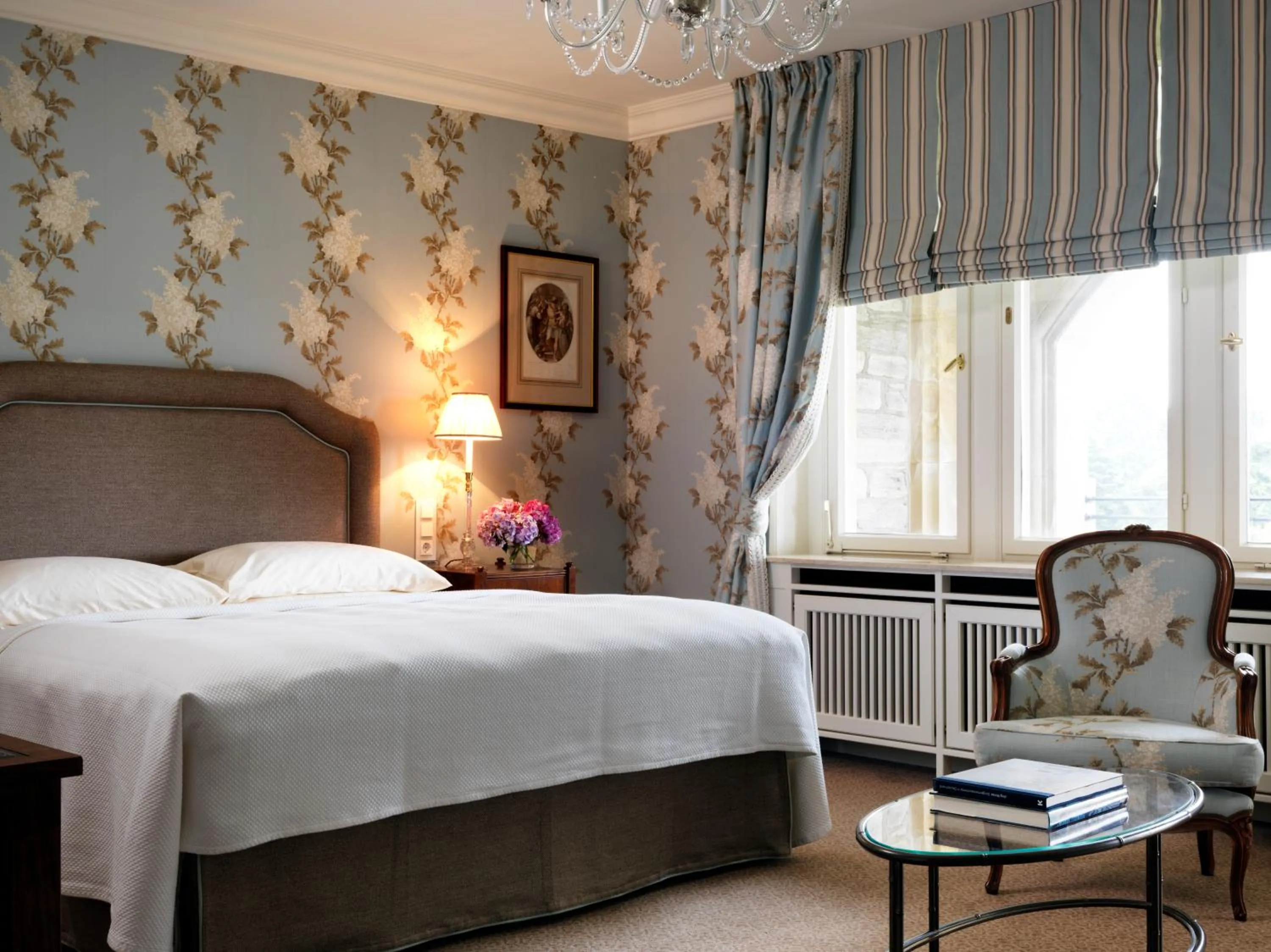 Bedroom, Bed in Schlosshotel Kronberg - Hotel Frankfurt