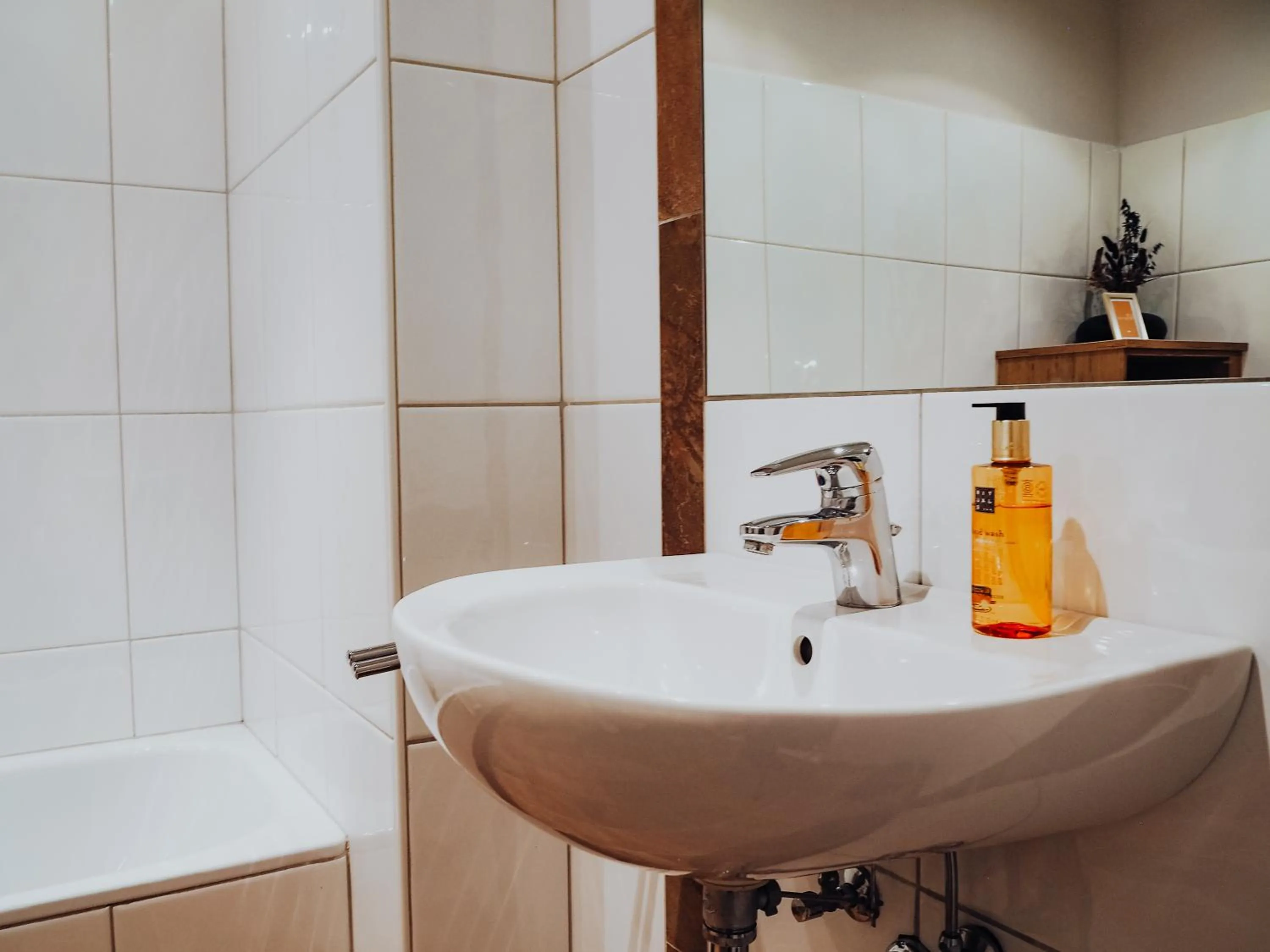 Bathroom in Levy's Rooms & Breakfast