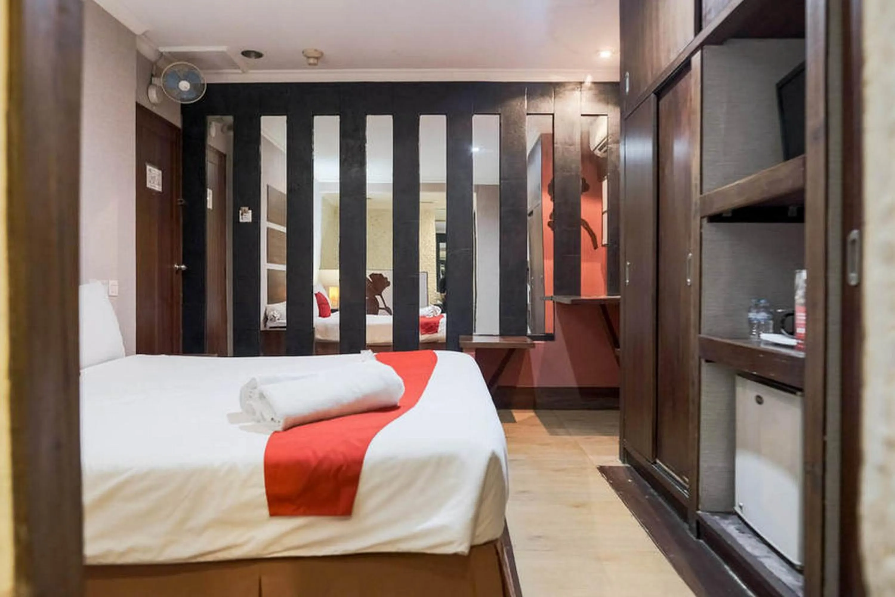 Bed in RedDoorz near Waterboom Lippo Cikarang