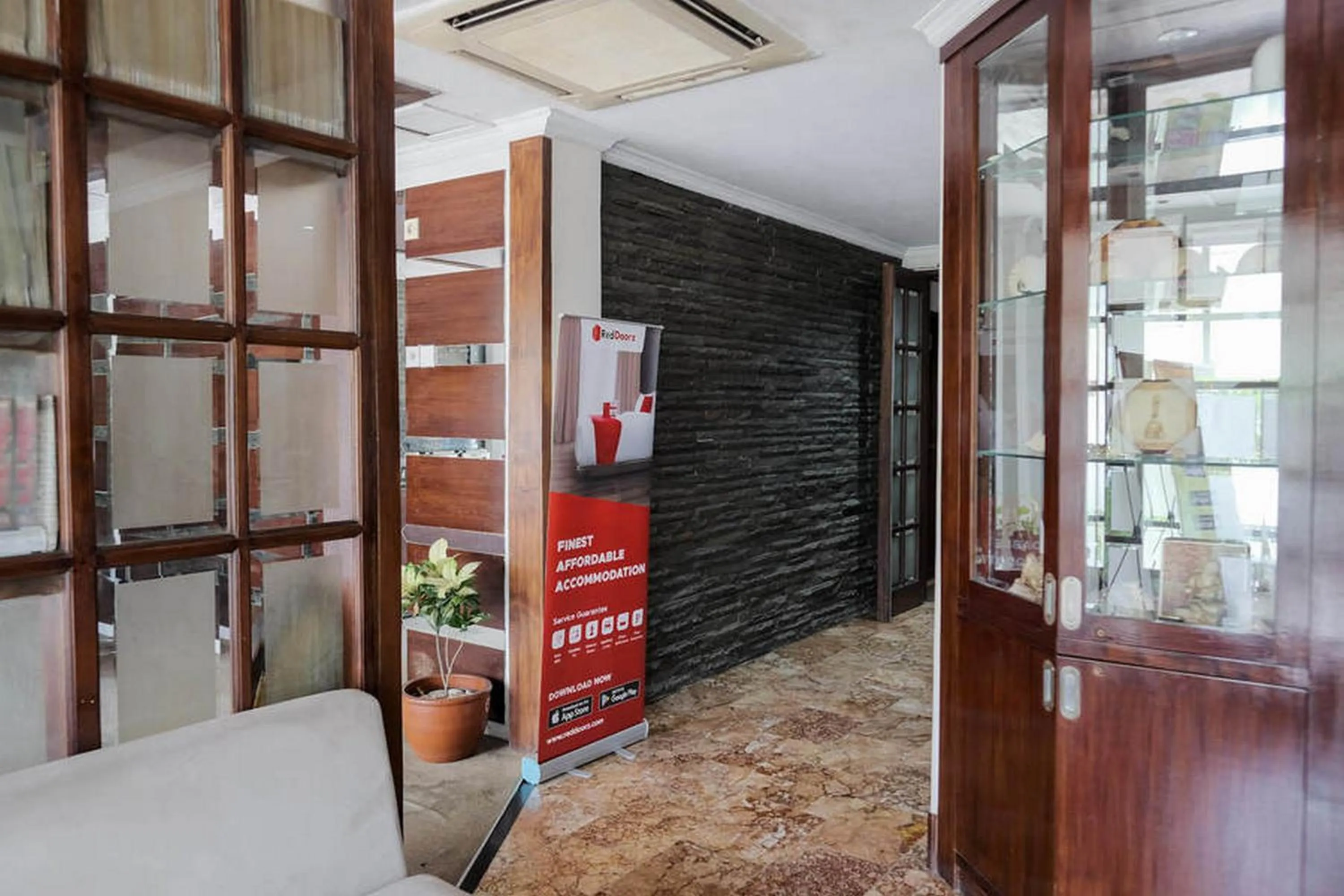 Facade/entrance in RedDoorz near Waterboom Lippo Cikarang