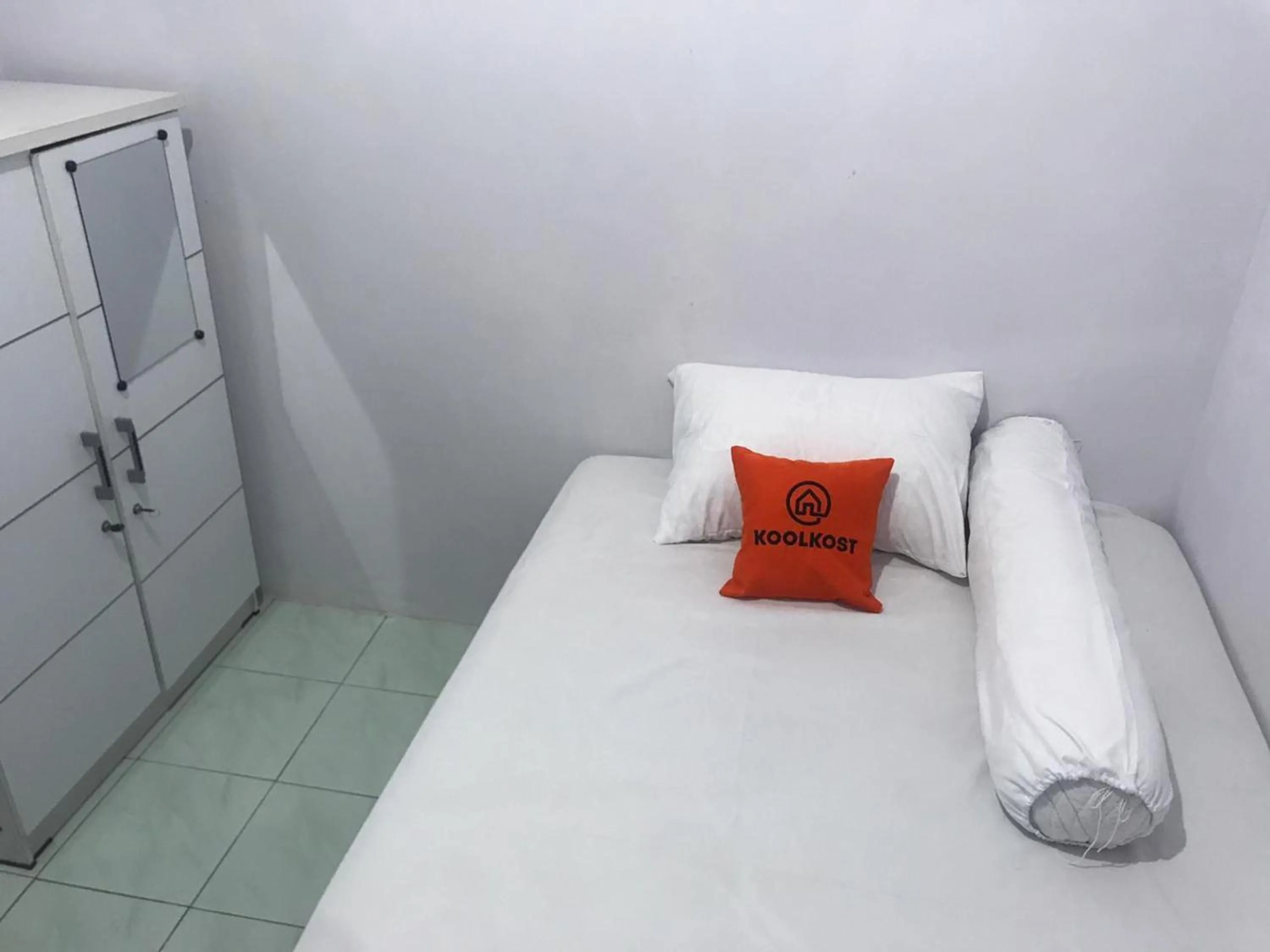 Bed in KoolKost Syariah near Pelabuhan Tanjung Priok (Minimum Stay 6 Nights)