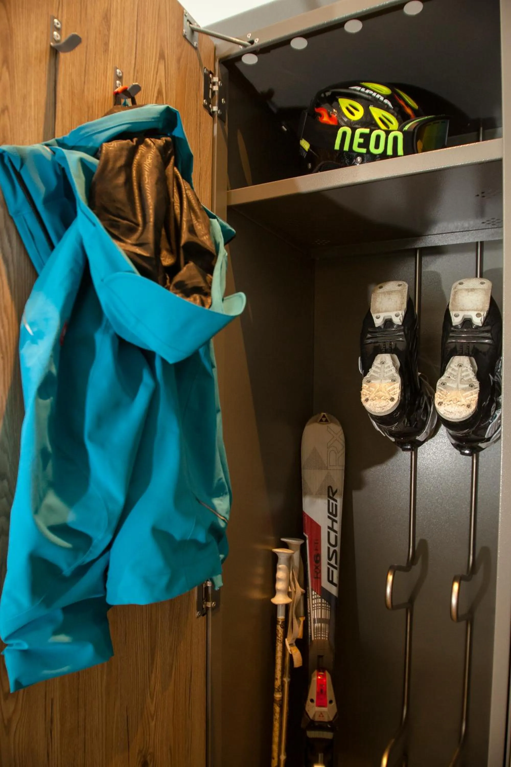 Skiing in Evident Hotel Prägant 4-Superior