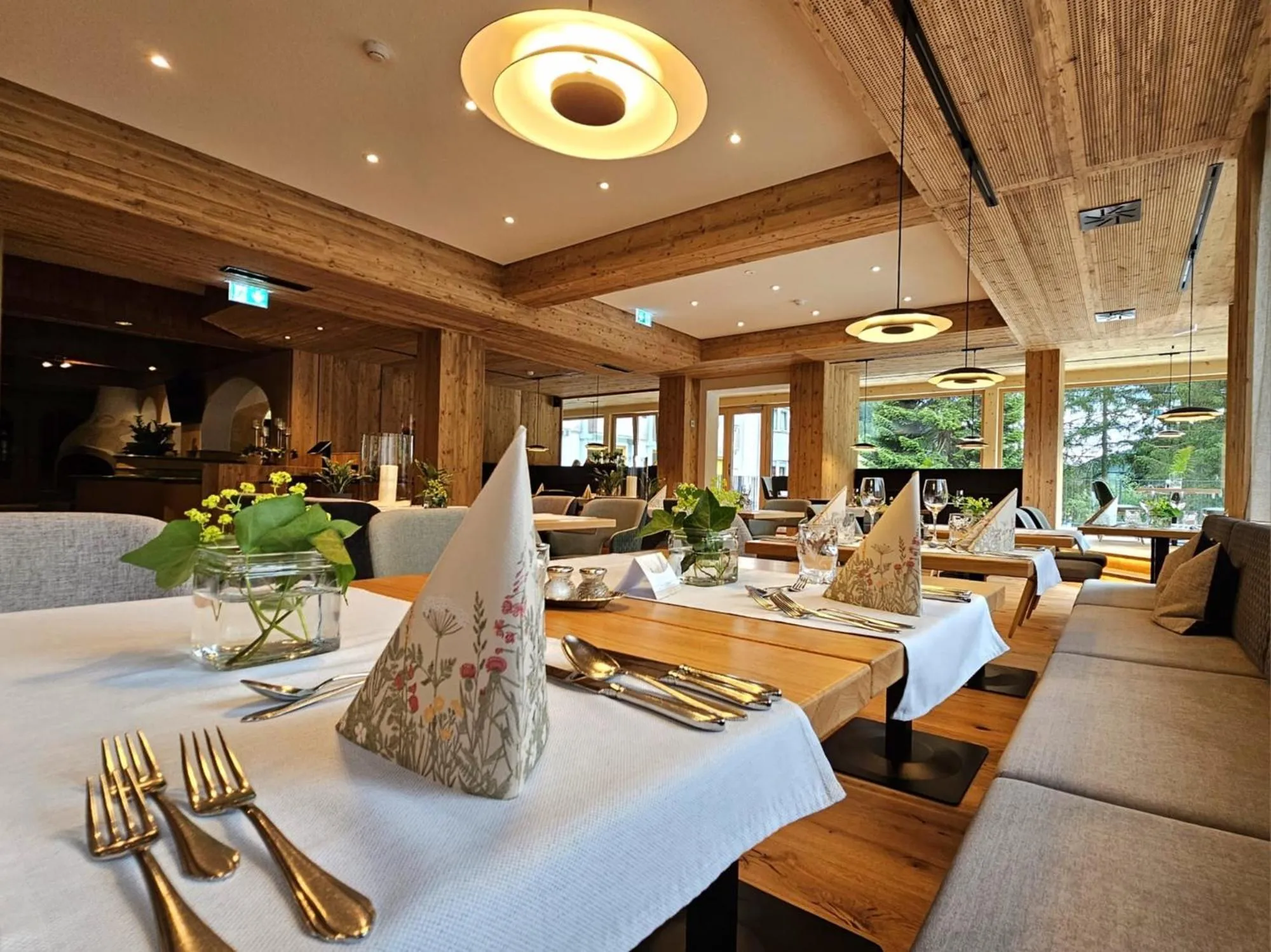 Restaurant/places to eat in Evident Hotel Prägant 4-Superior