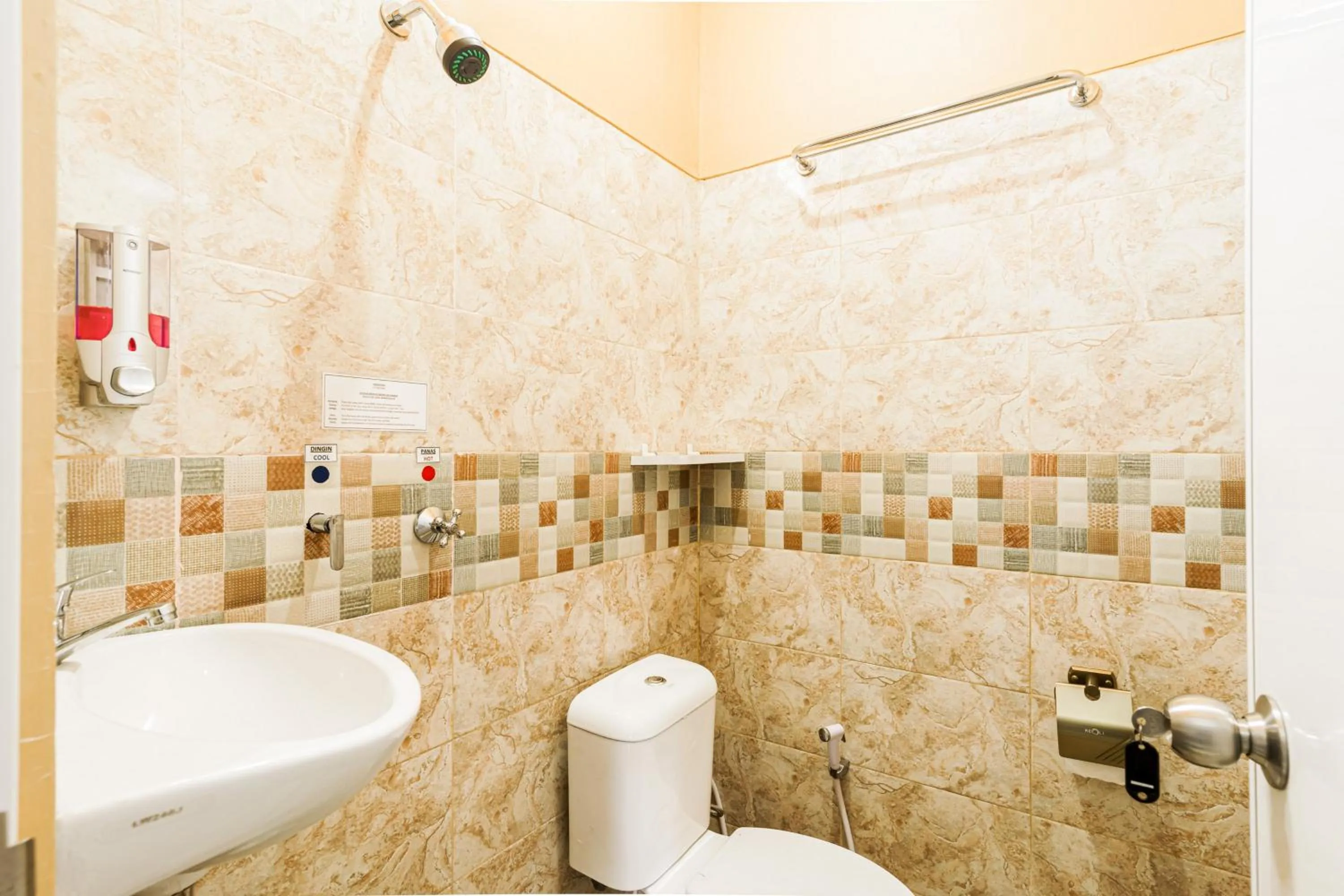 Bathroom in Fast Hous Syariah Bogor Mitra RedDoorz