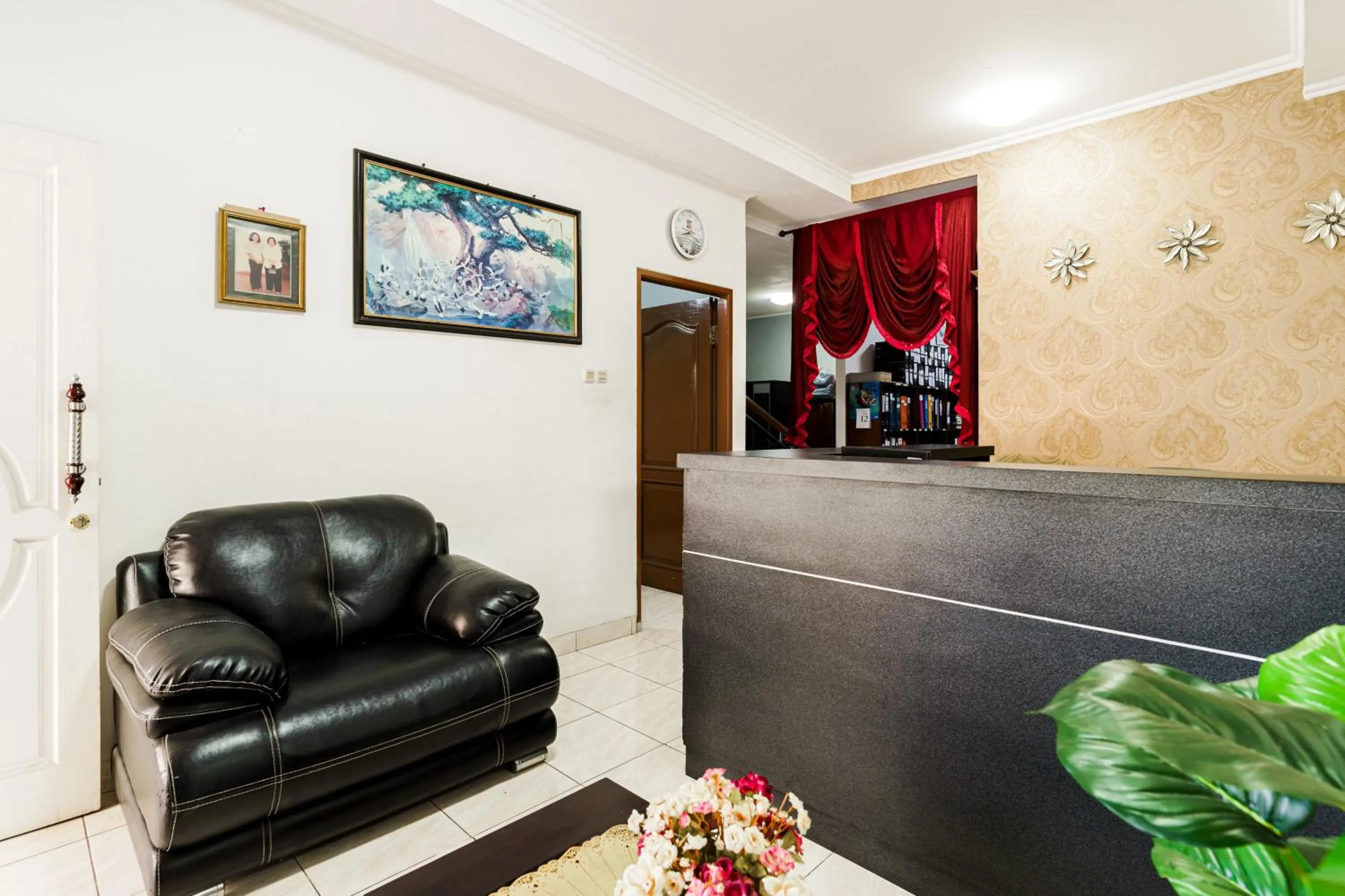 Lobby or reception in Fast Hous Syariah Bogor Mitra RedDoorz