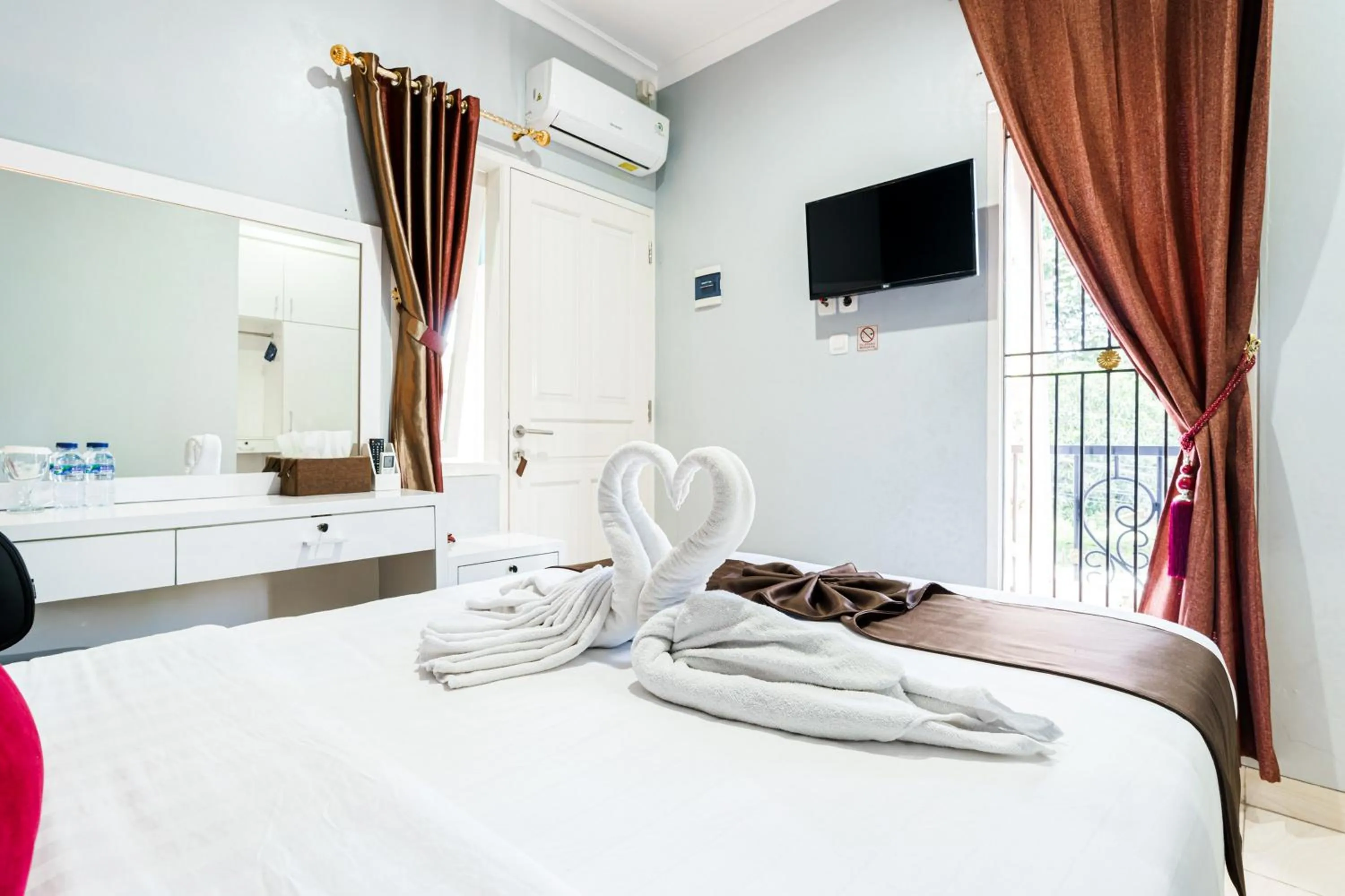 Bedroom, Bed in Fast Hous Syariah Bogor Mitra RedDoorz