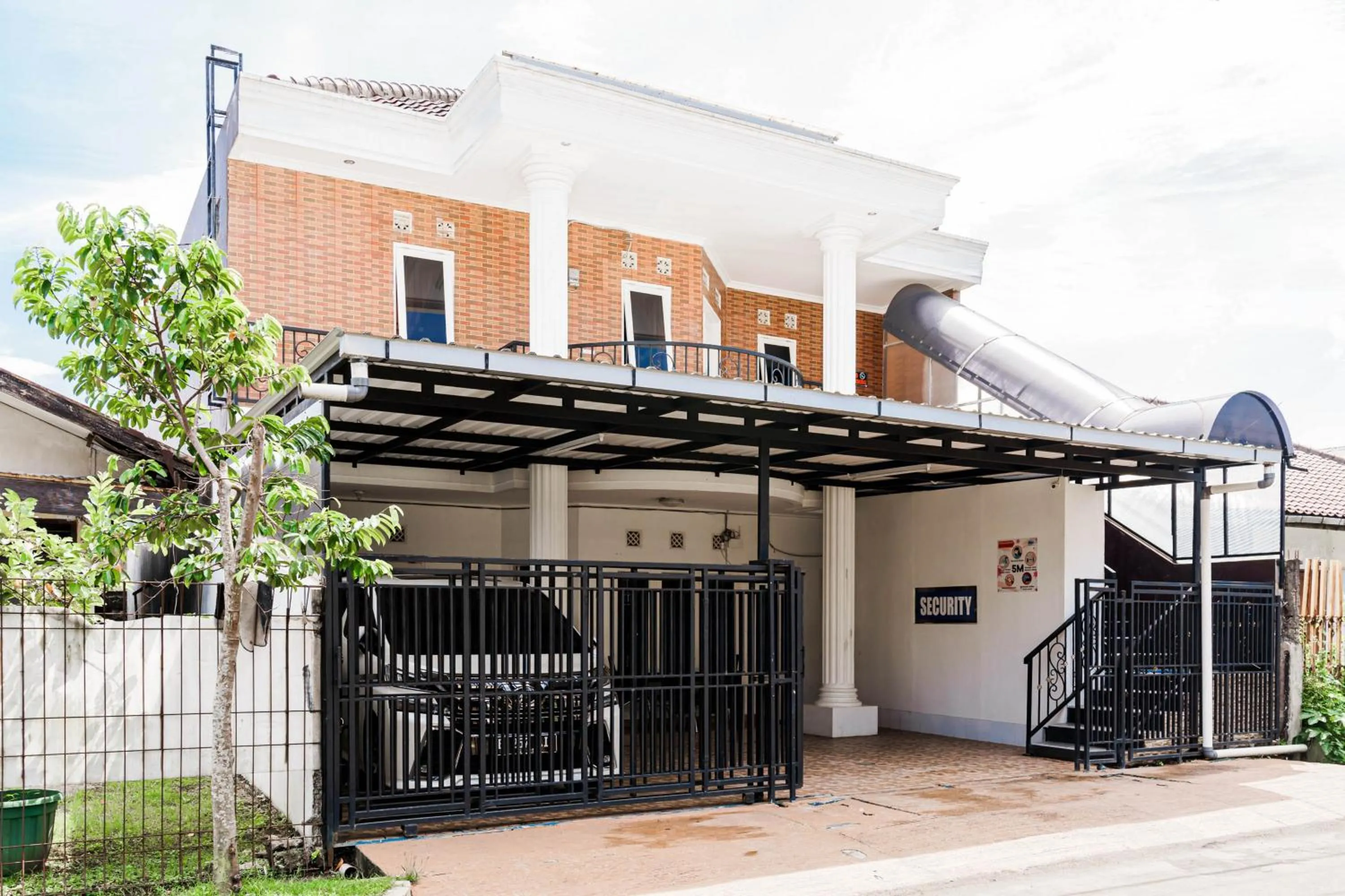 Facade/entrance in Fast Hous Syariah Bogor Mitra RedDoorz