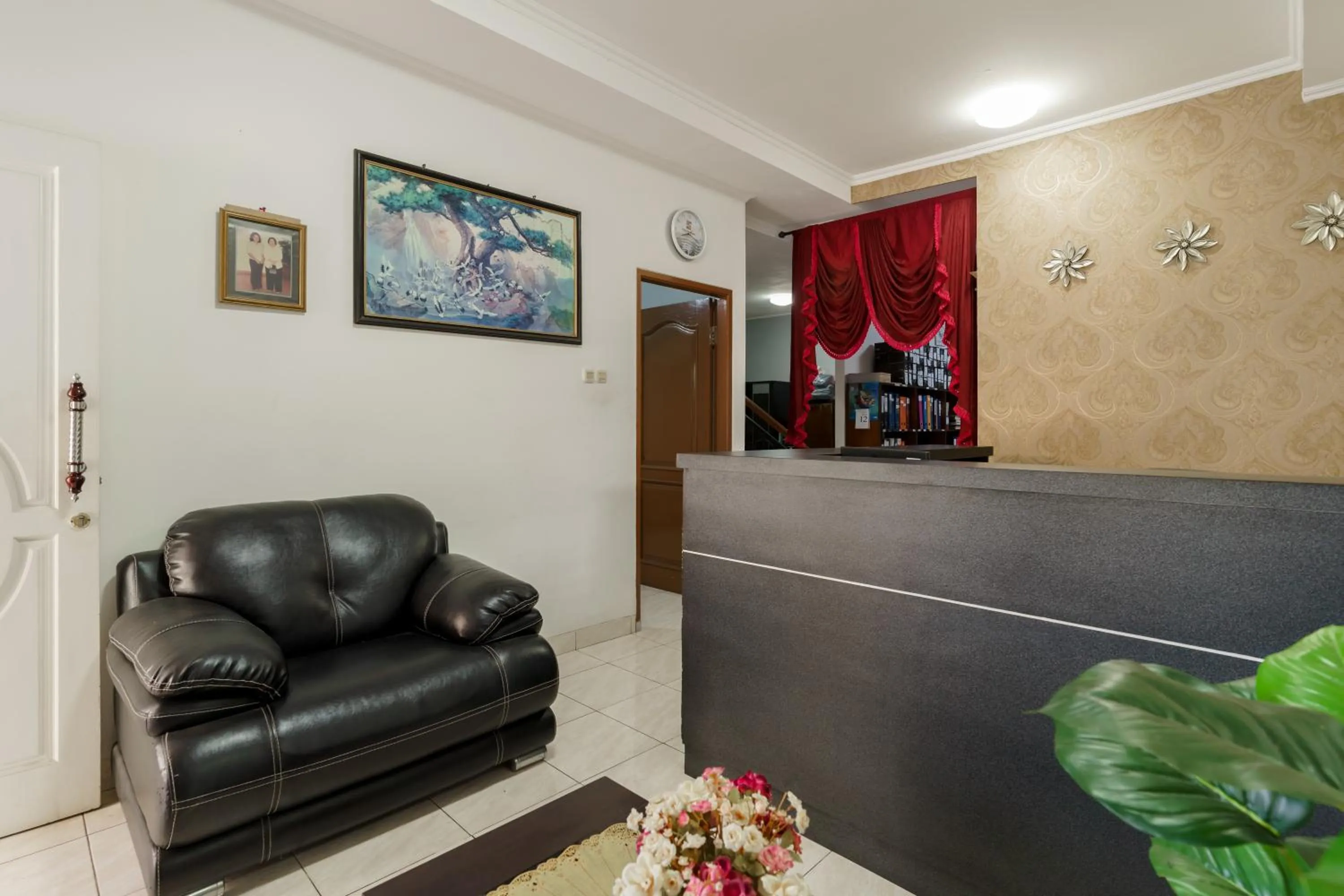 Lobby or reception in Fast Hous Syariah Bogor Mitra RedDoorz