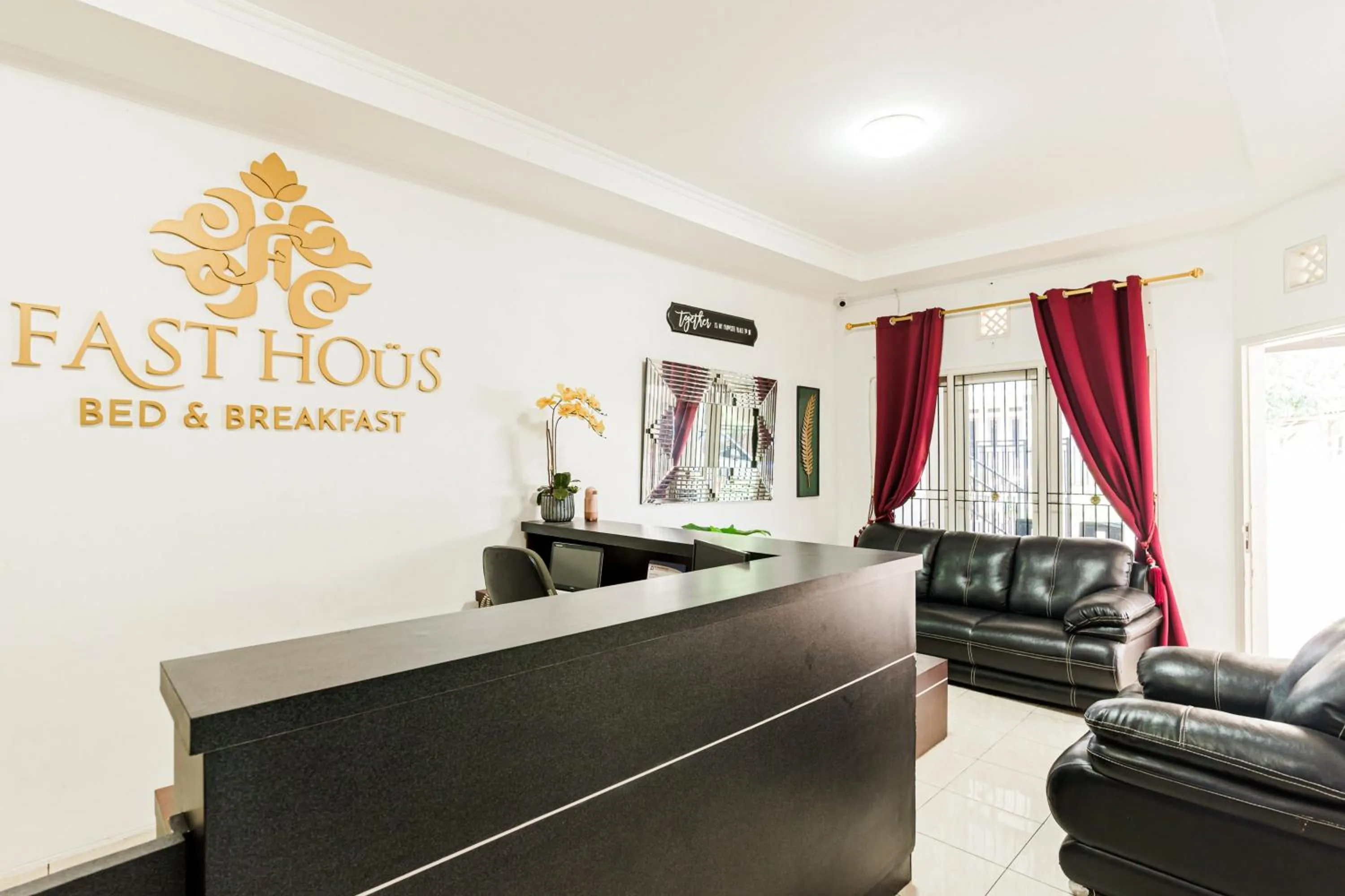 Lobby or reception in Fast Hous Syariah Bogor Mitra RedDoorz