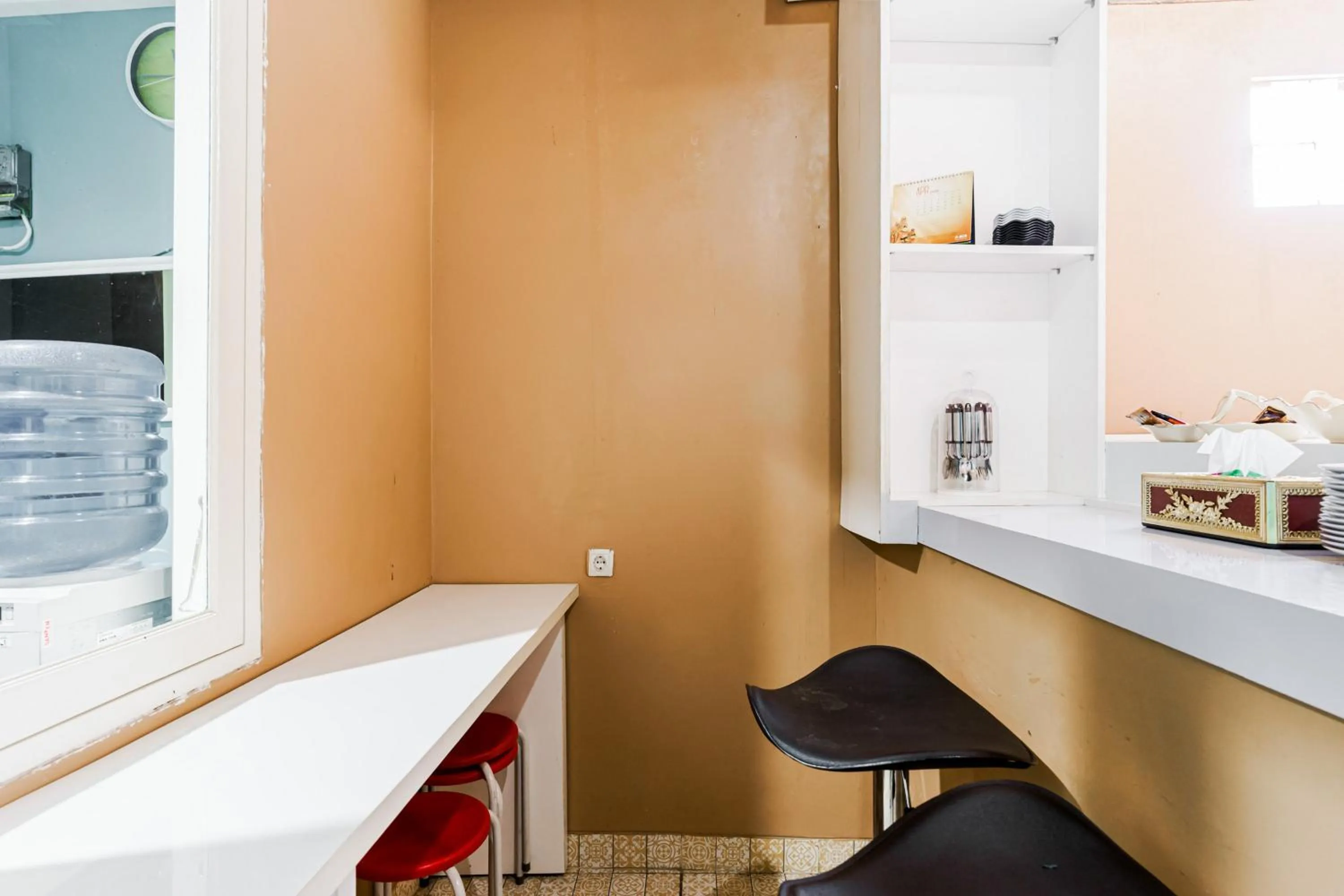 Seating area in Fast Hous Syariah Bogor Mitra RedDoorz