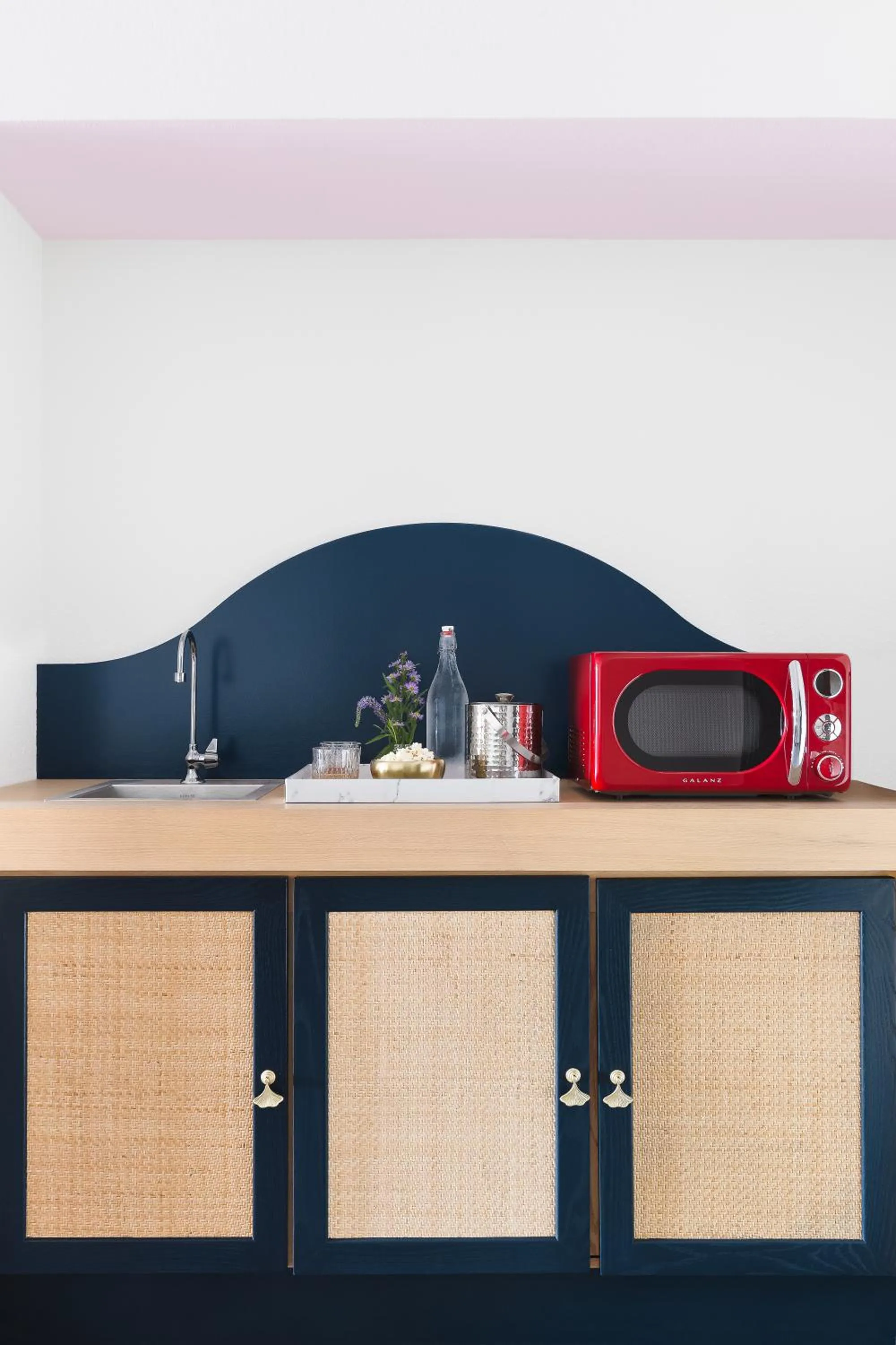 Kitchen or kitchenette in Elwood Hotel & Suites