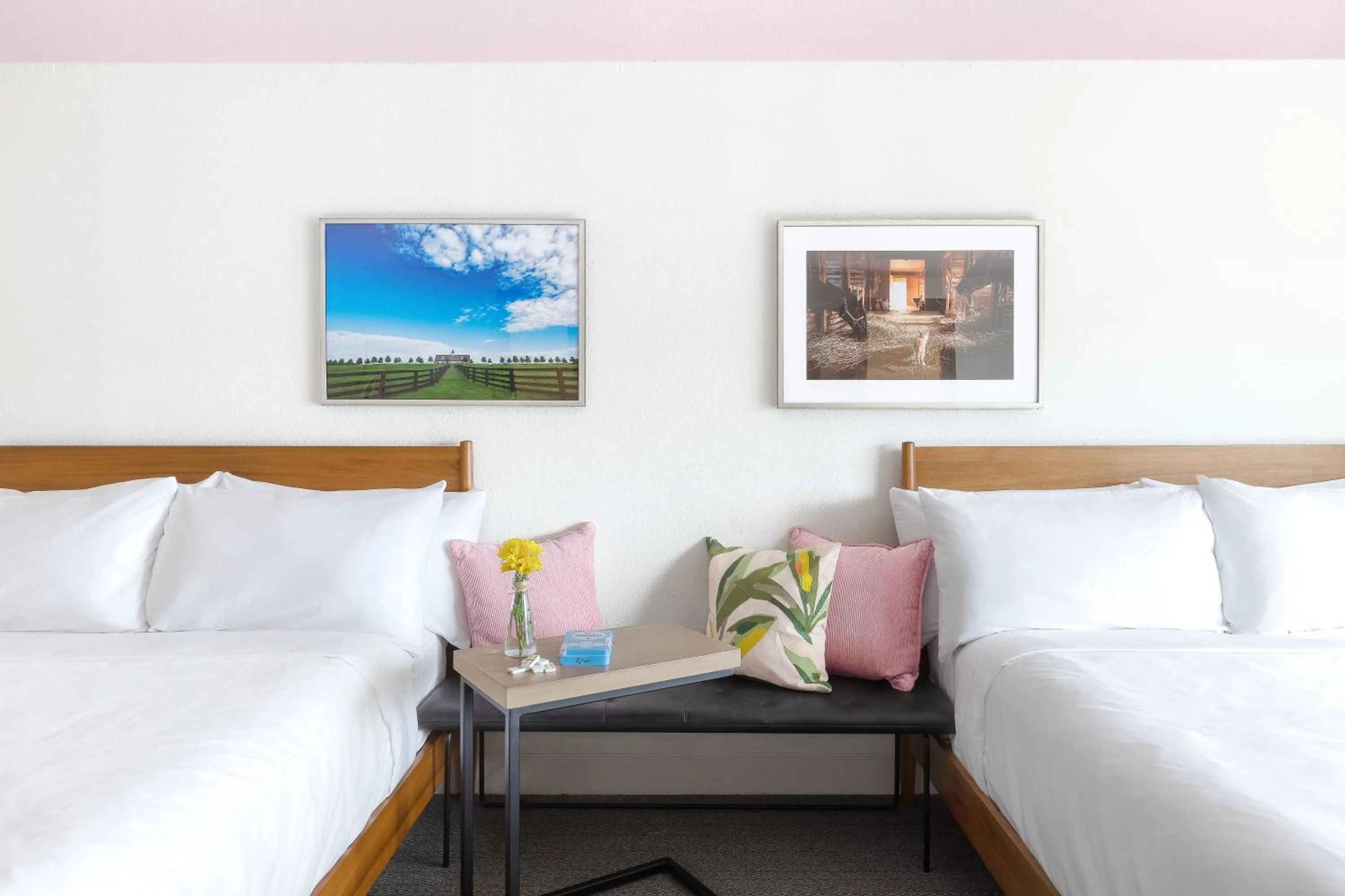 Bed in Elwood Hotel & Suites