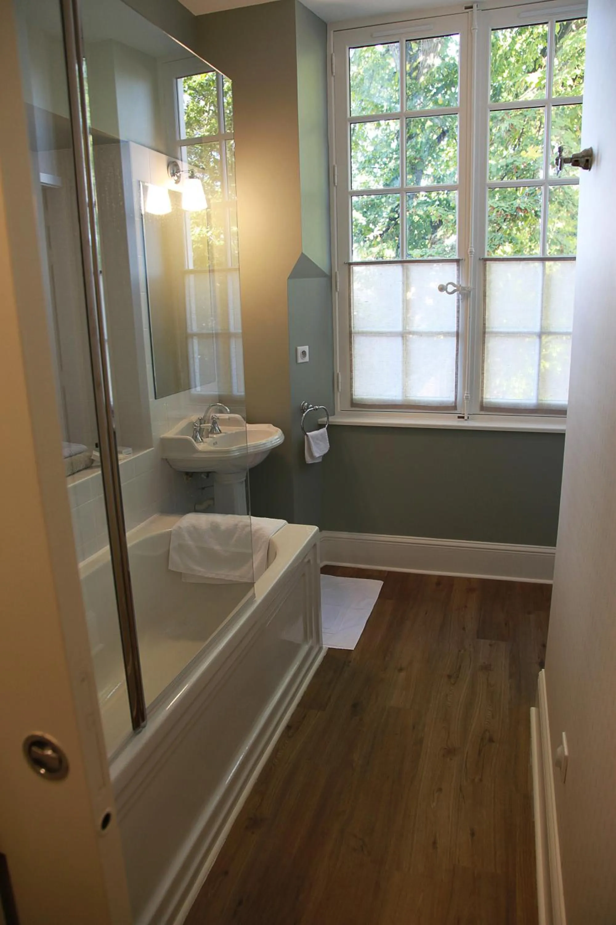 Bathroom in Hôtel Le Gentleman