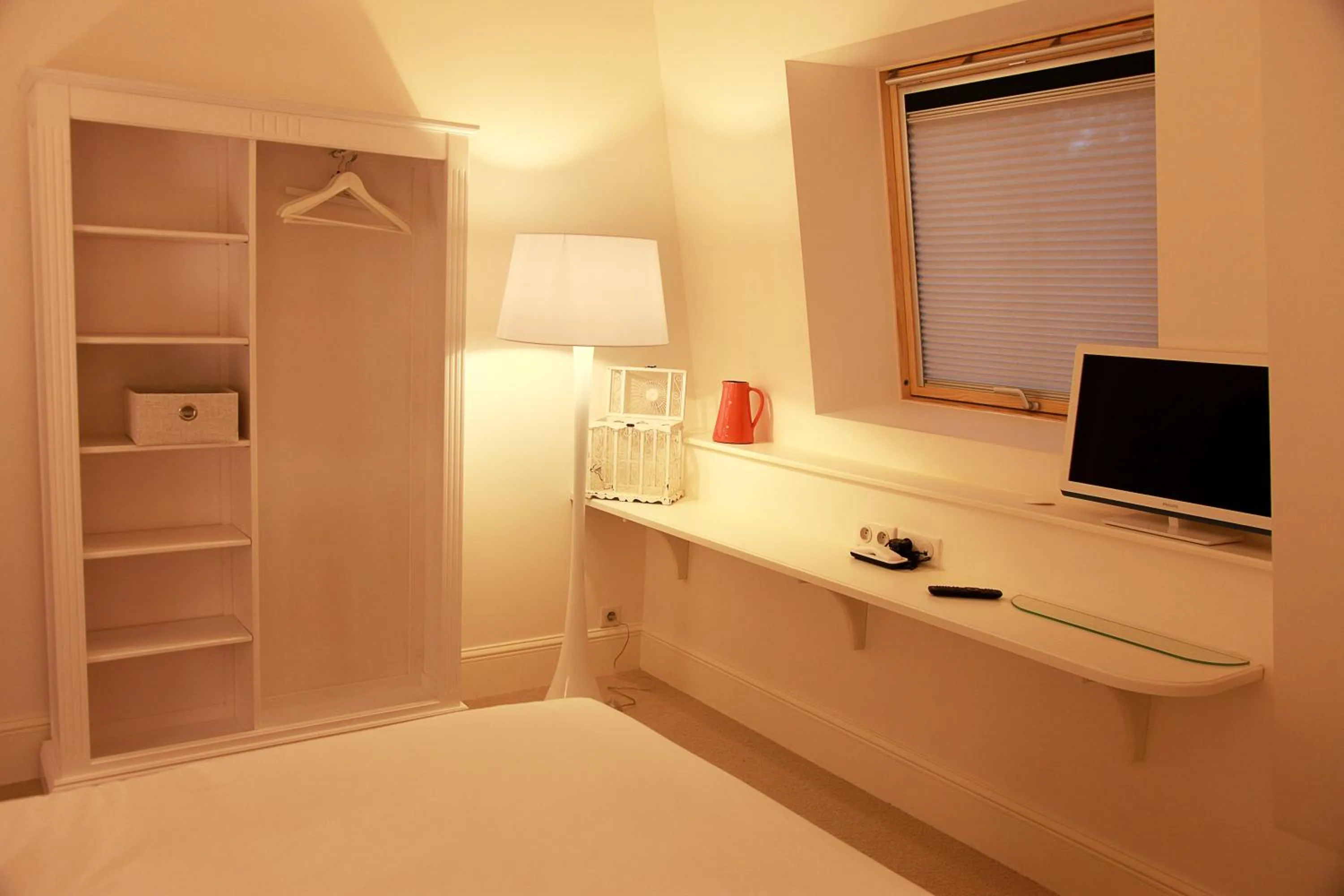 Bedroom, Bed in Hôtel Le Gentleman