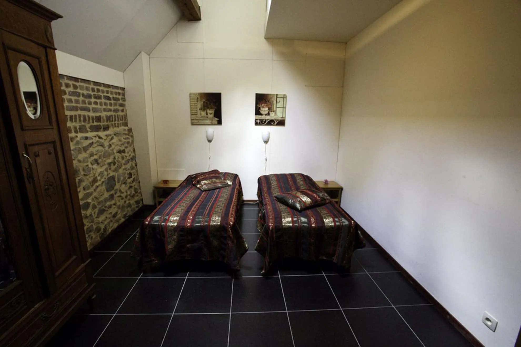 Bed in Apartments Cour d'Aix