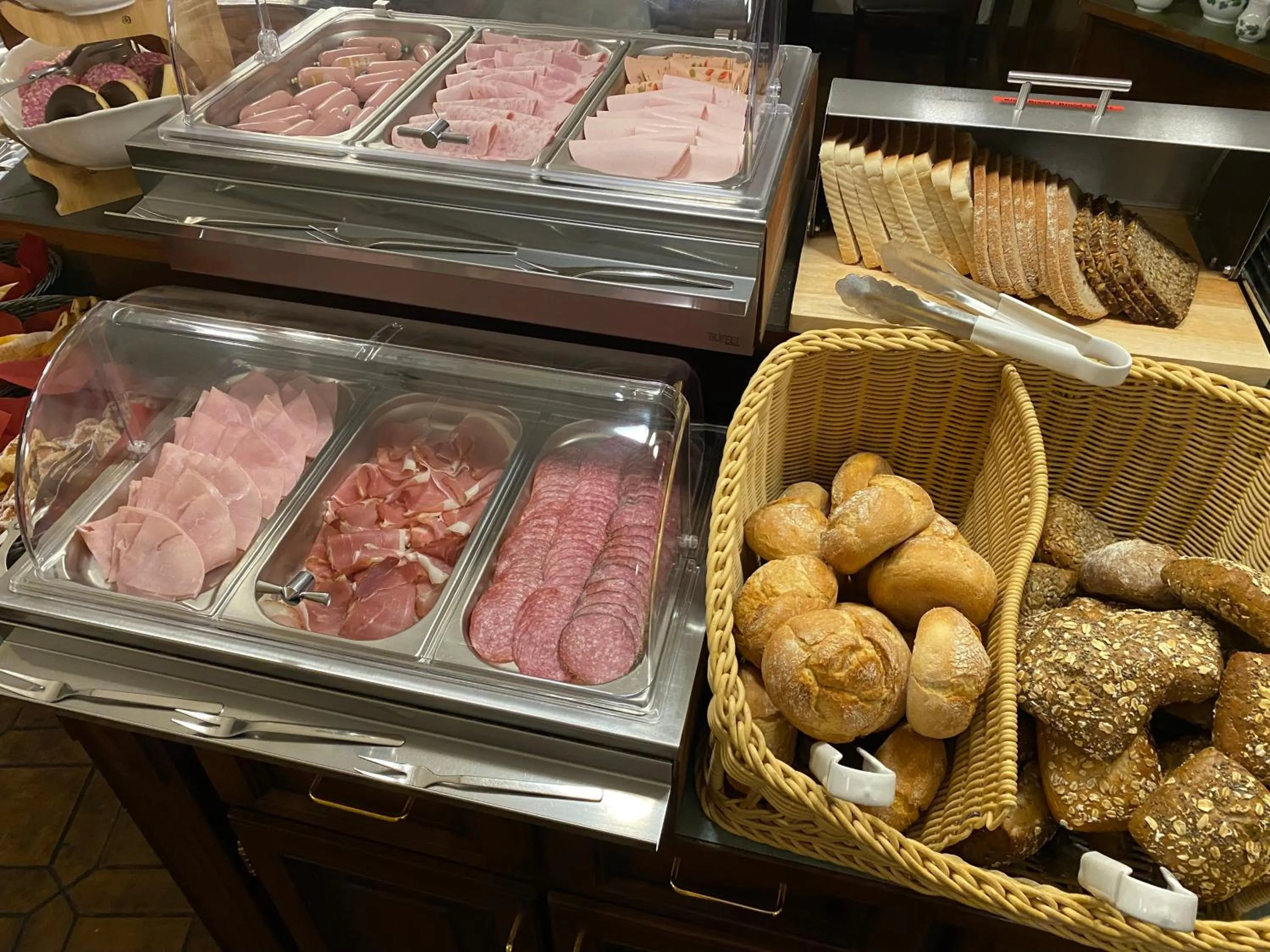 Buffet breakfast in Hotel Altes Winzerhaus