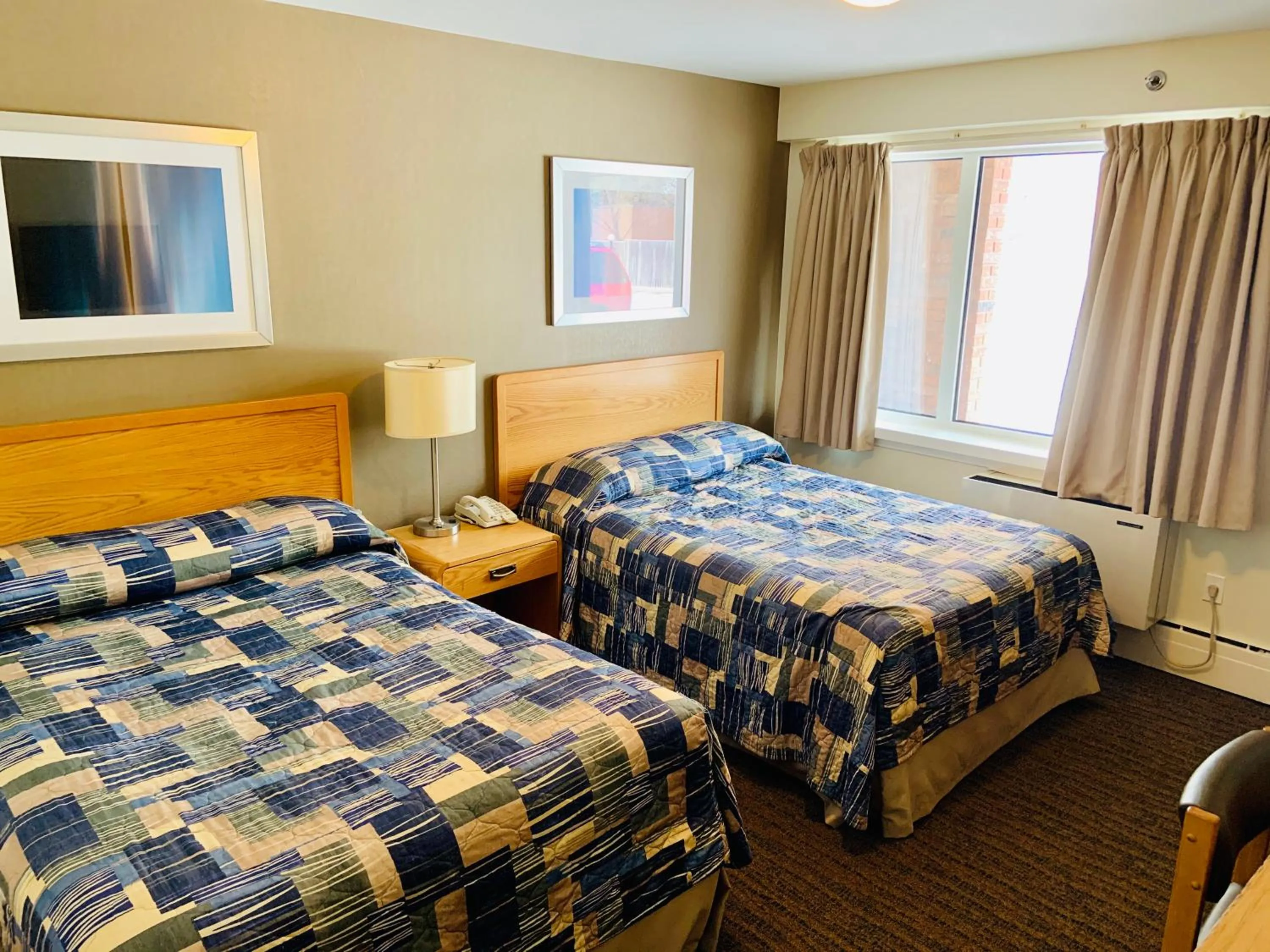 Bedroom, Bed in Green Acres Motel