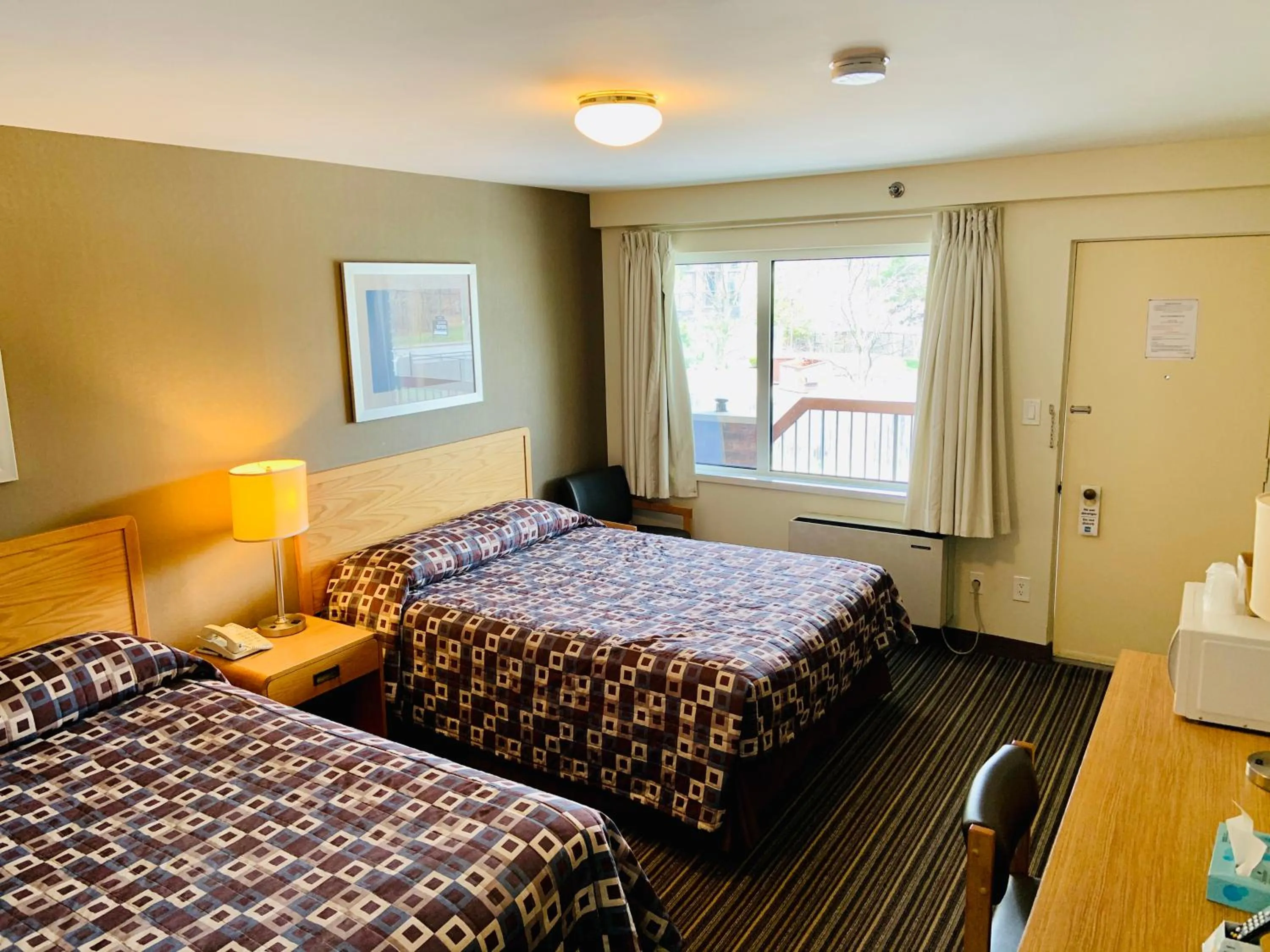 Bedroom, Bed in Green Acres Motel