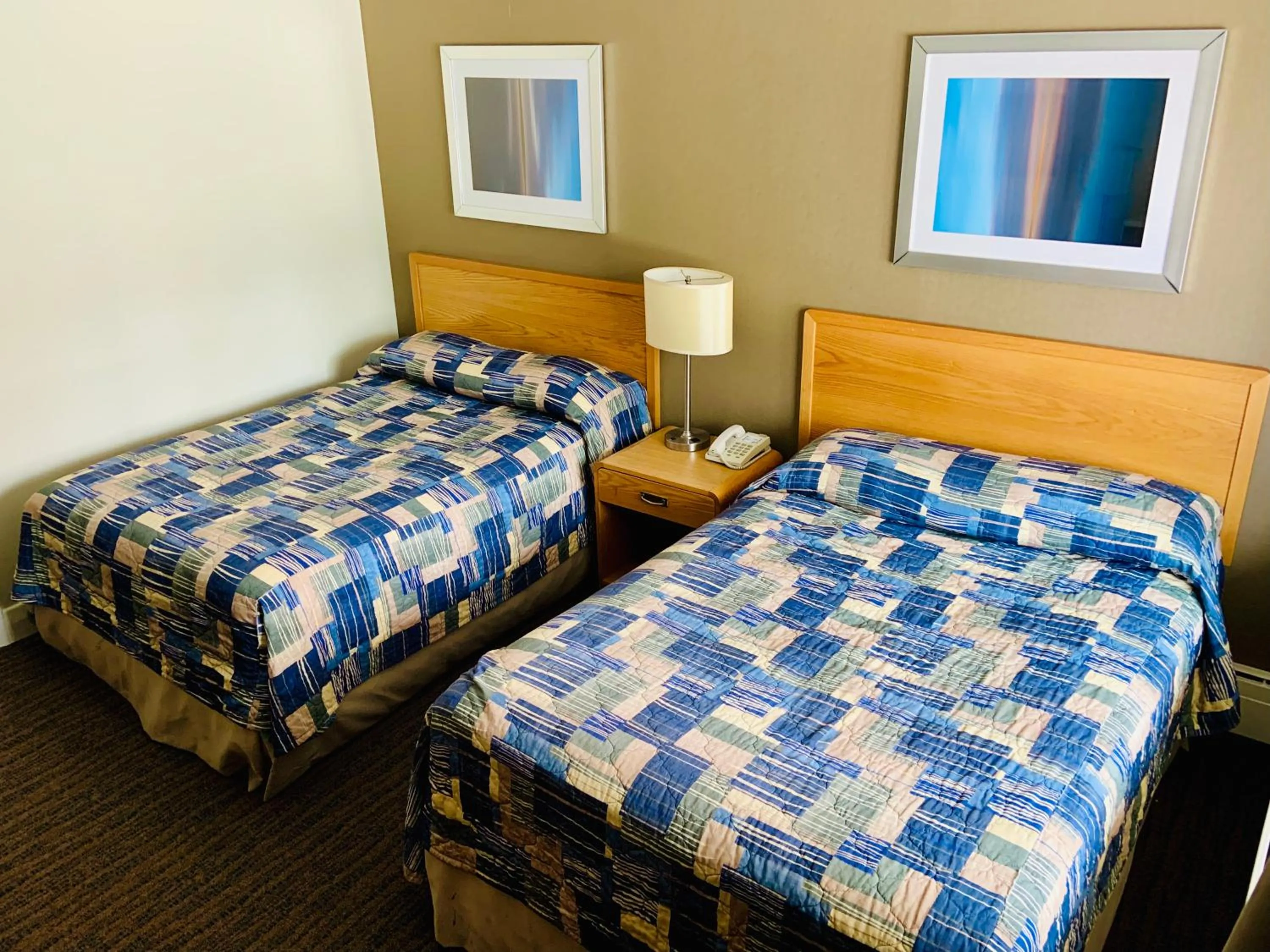 Bedroom, Bed in Green Acres Motel