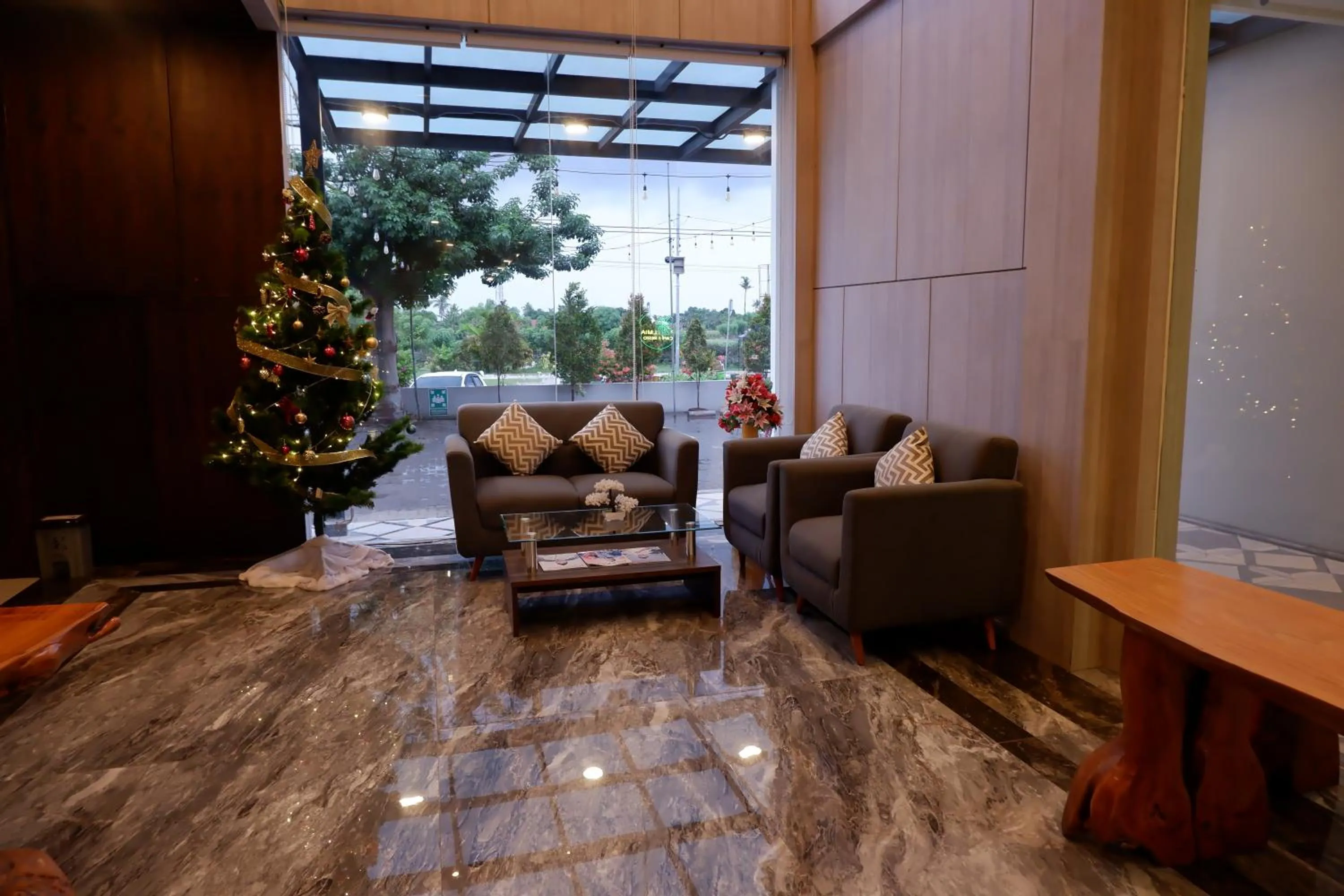 Lobby or reception in Grand Samota Hotel