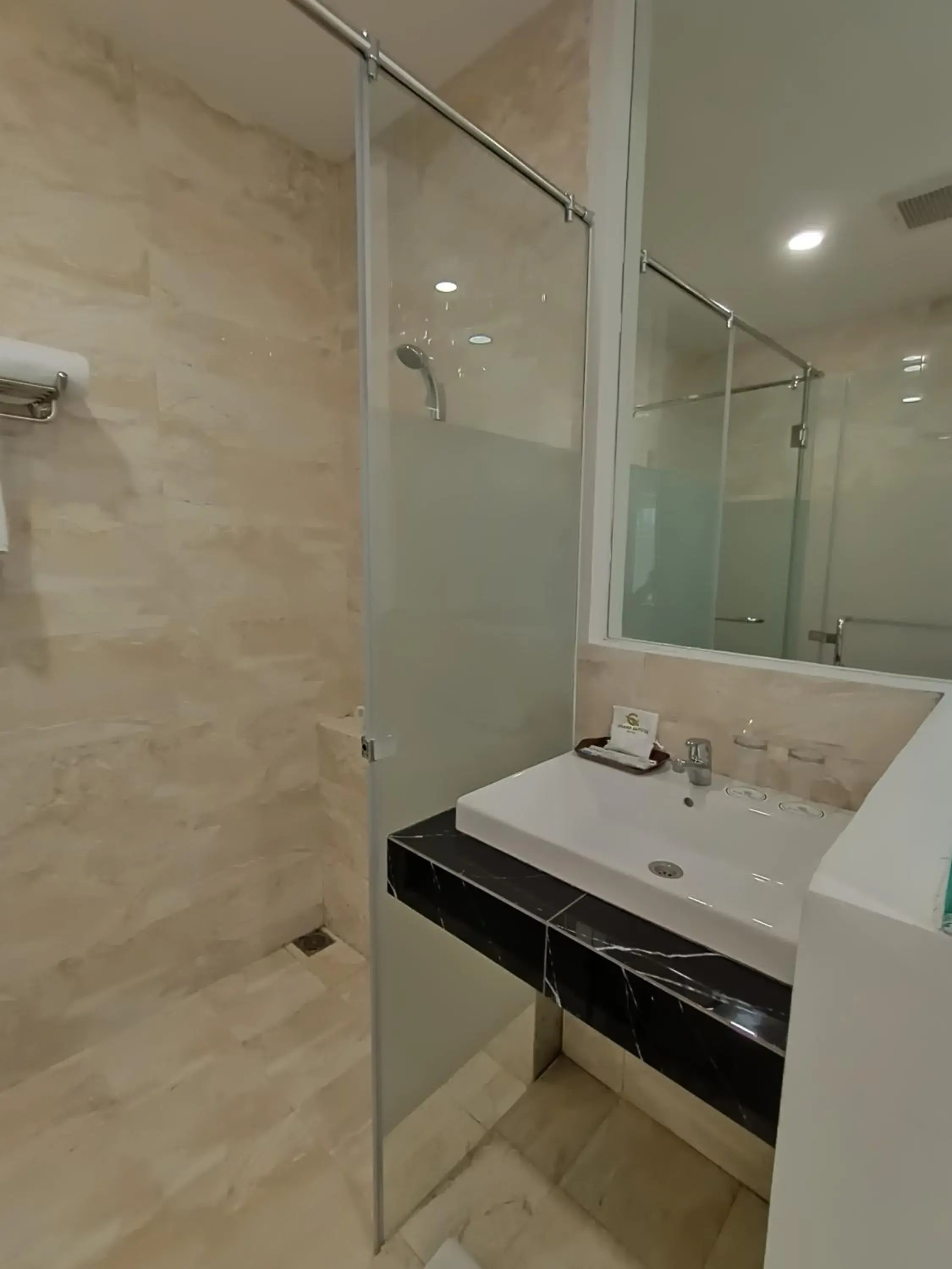 Superior King or Twin Room in Grand Samota Hotel Superior King or Twin Room in Grand Samota Hotel